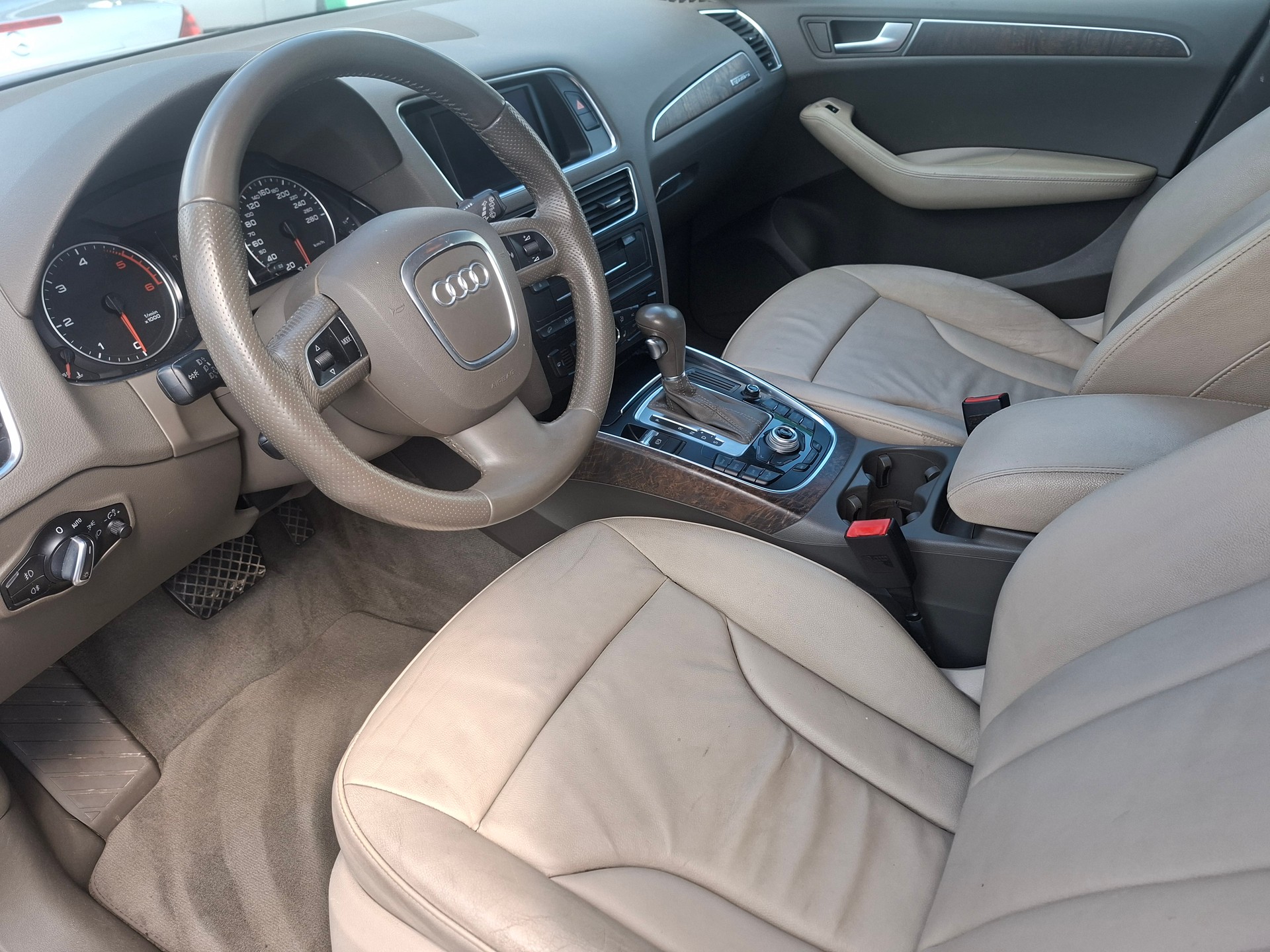 AUDI Q5 2.0 TDI quattro S-tronic-image-5