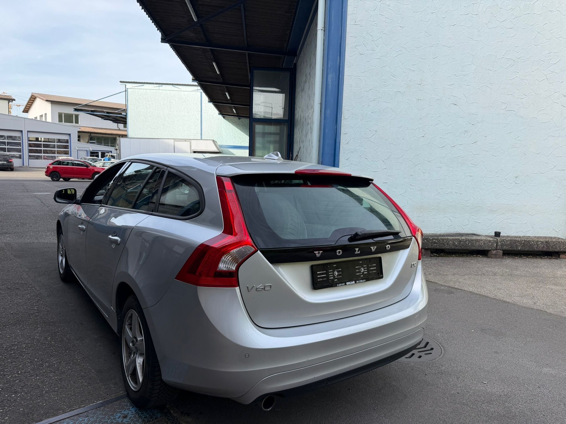 VOLVO V60 D2 Momentum Geartronic-image-4
