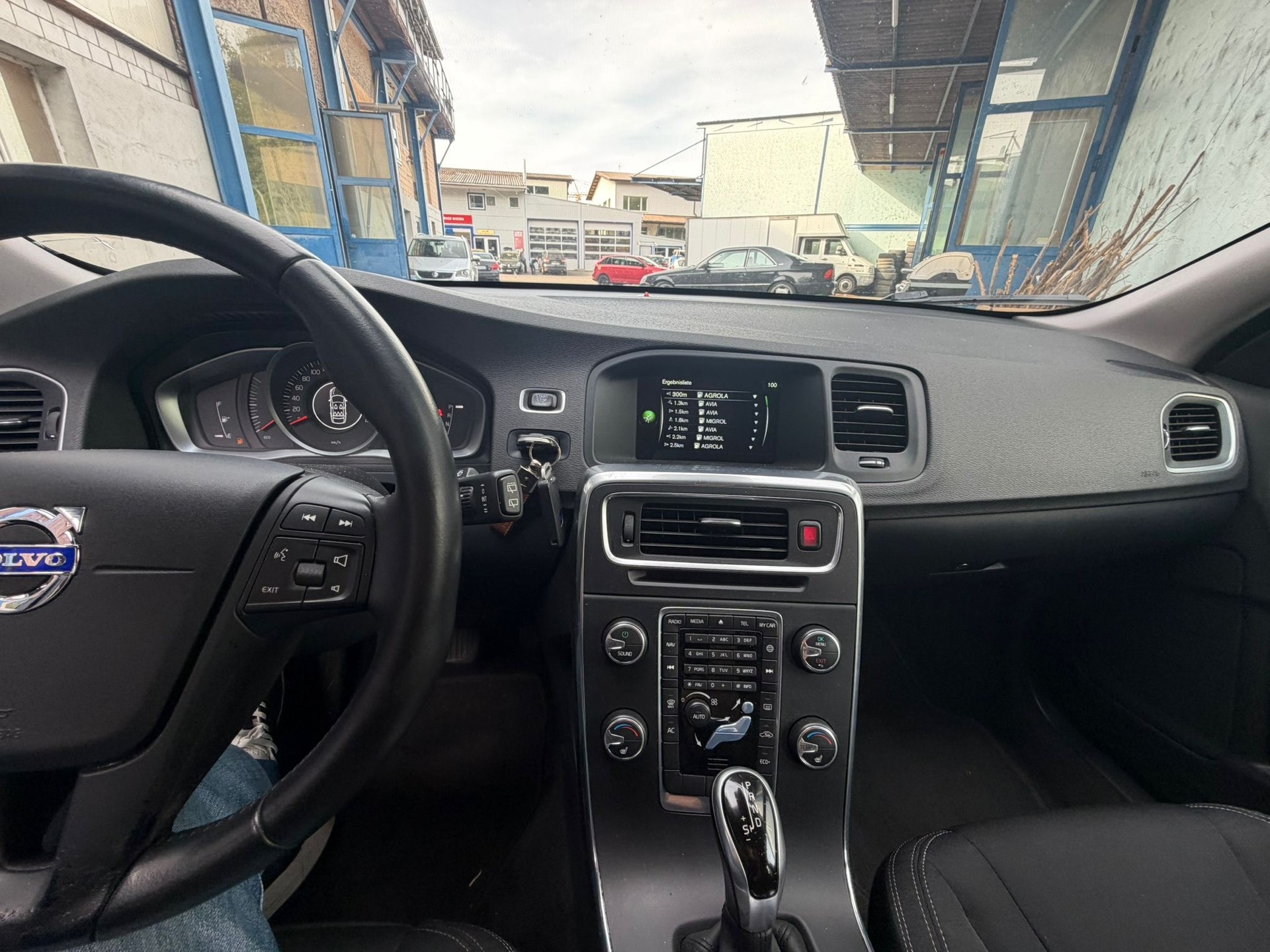 VOLVO V60 D2 Momentum Geartronic-image-13