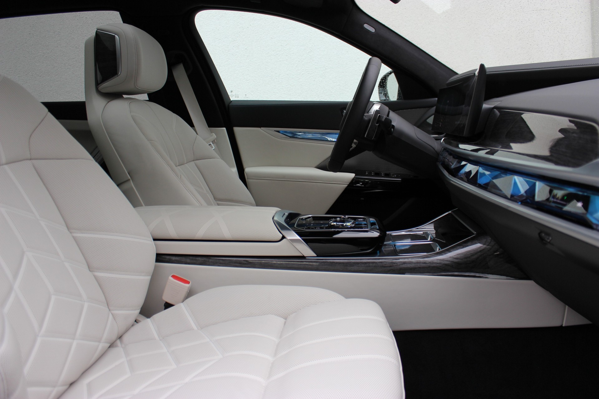 BMW 740d xDrive 48V M Sport Pro Individual DRAVITGRAU *1.9%-LEASINGAKTION*-showroom-element-3