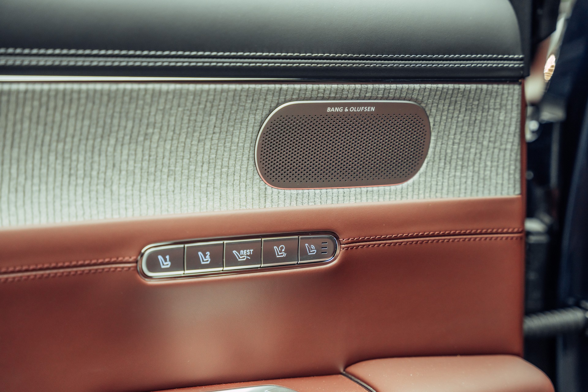 GENESIS G90 Luxury Plus AWD-image-14