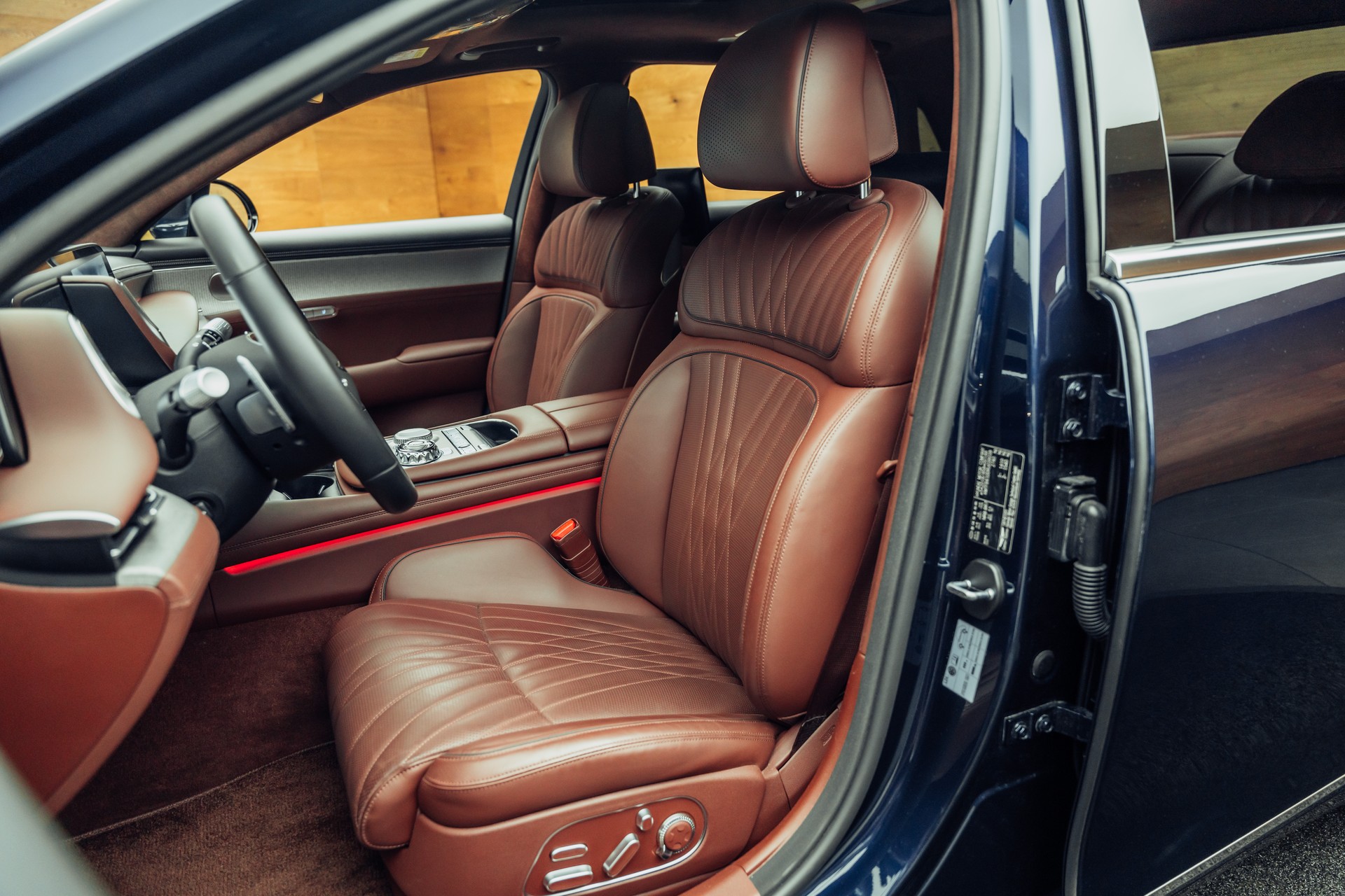 GENESIS G90 Luxury Plus AWD-image-7