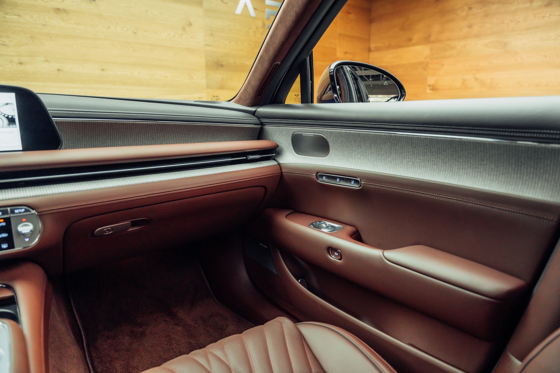 GENESIS G90 Luxury Plus AWD-image-11
