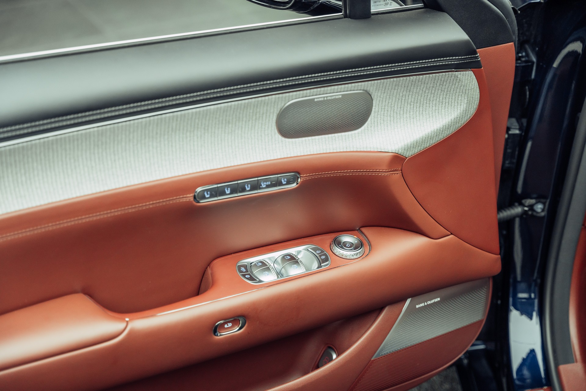 GENESIS G90 Luxury Plus AWD-image-13
