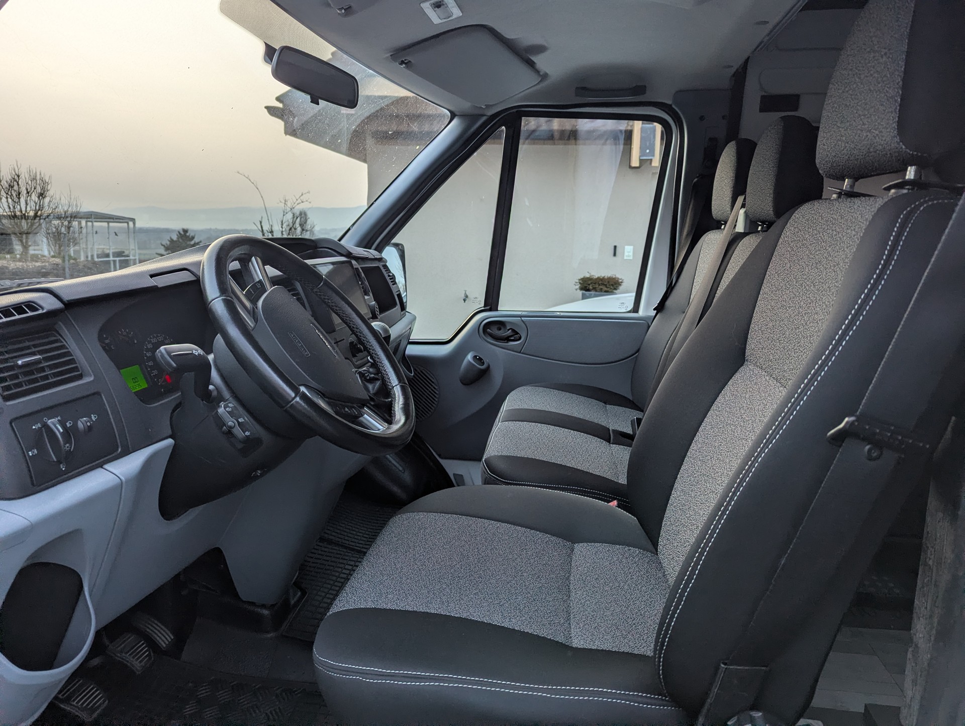 FORD 2.2 TDCi 125 Level 3-image-4