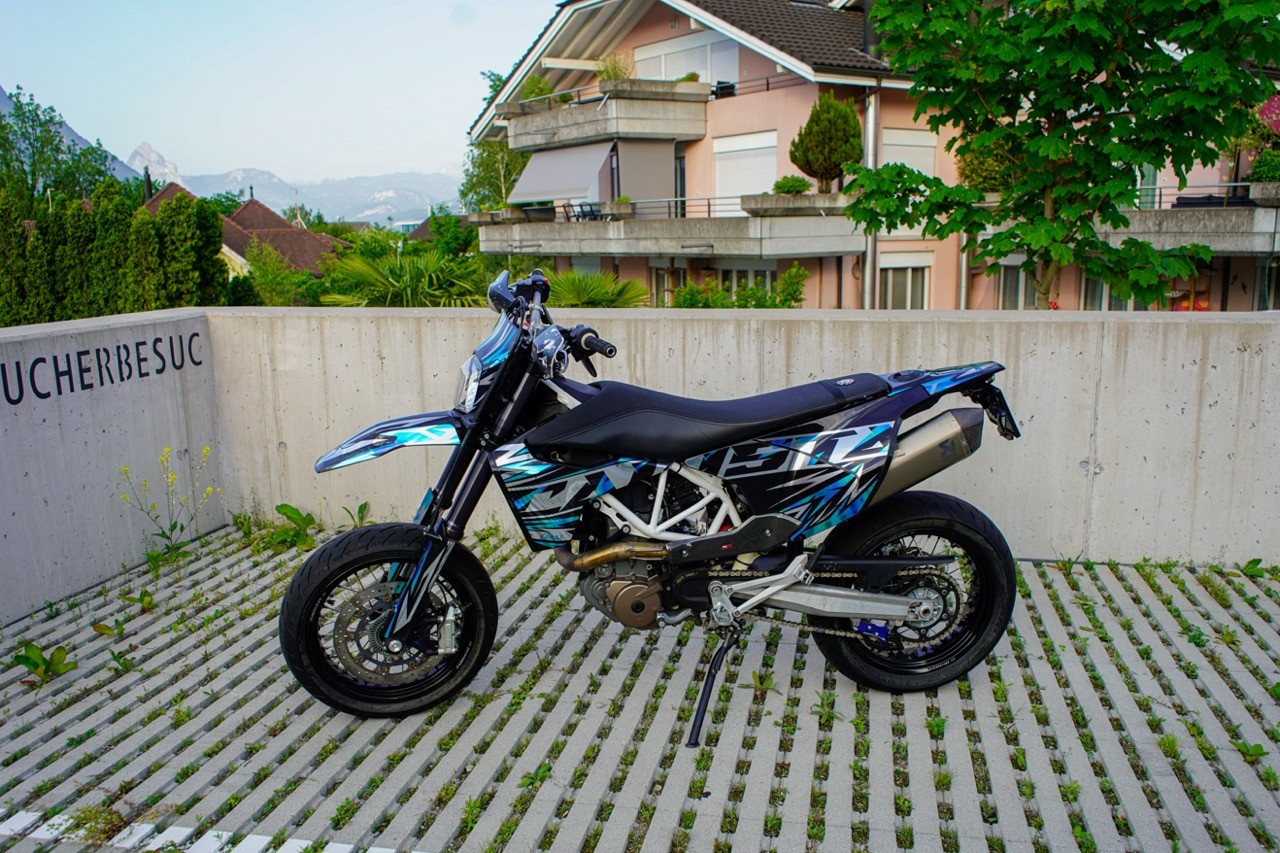 HUSQVARNA 701 Supermoto-image-1