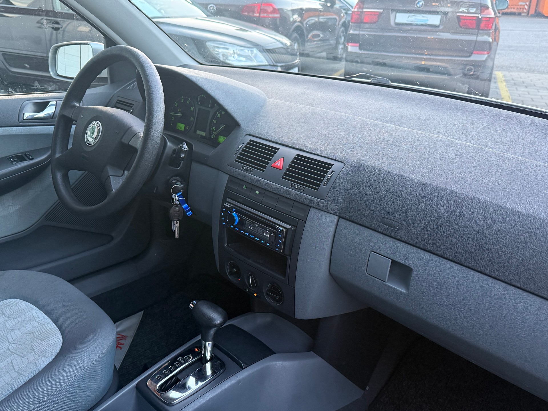 SKODA Fabia 1.4 16V Comfort-image-8