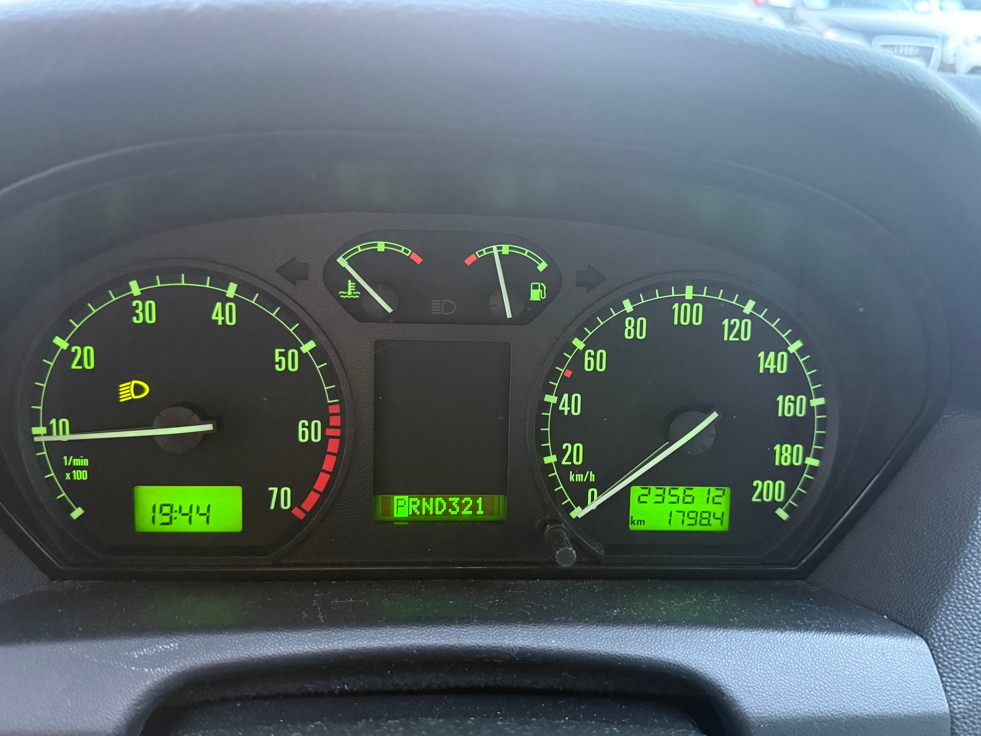 SKODA Fabia 1.4 16V Comfort-image-13