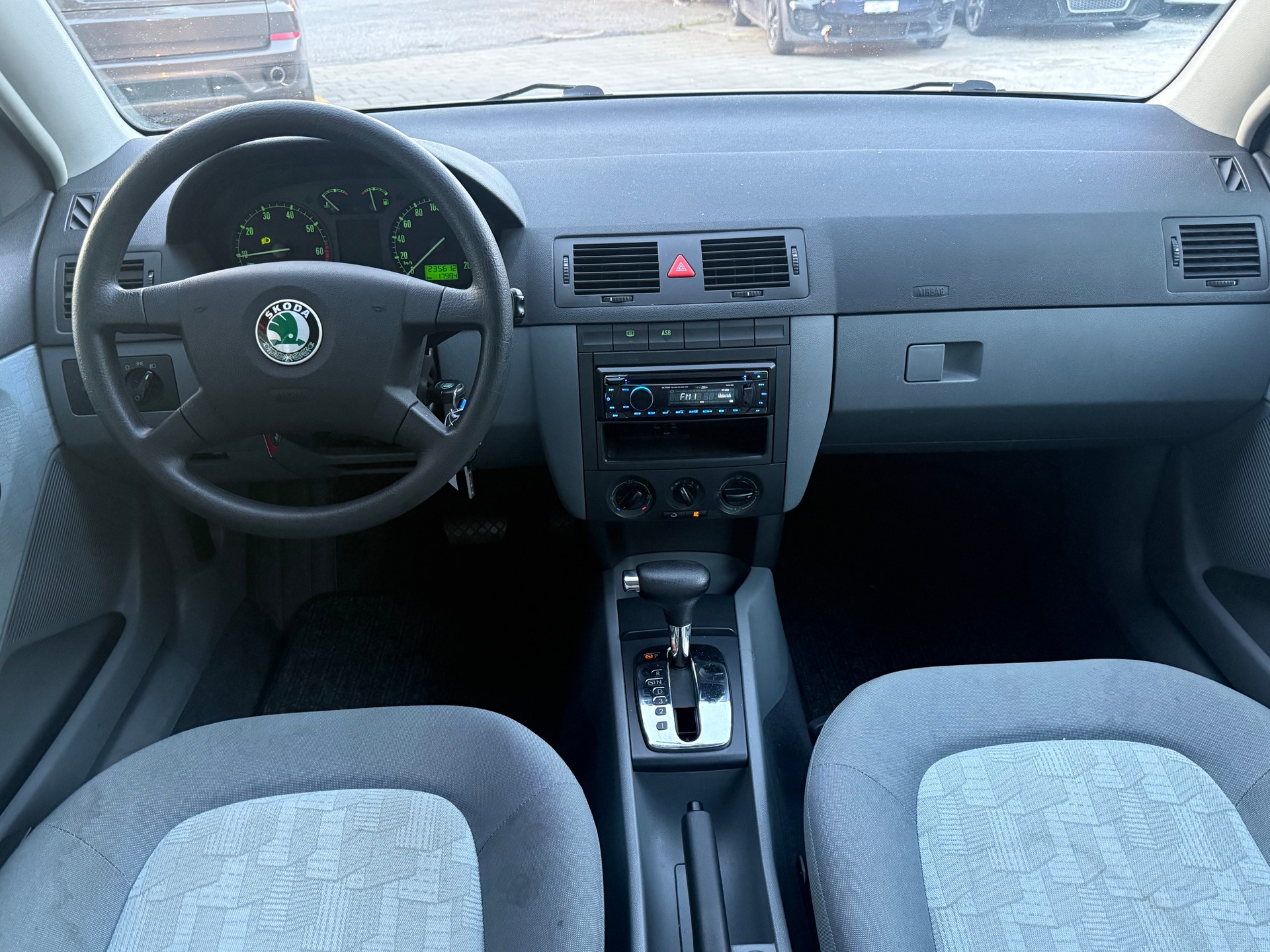 SKODA Fabia 1.4 16V Comfort-image-10