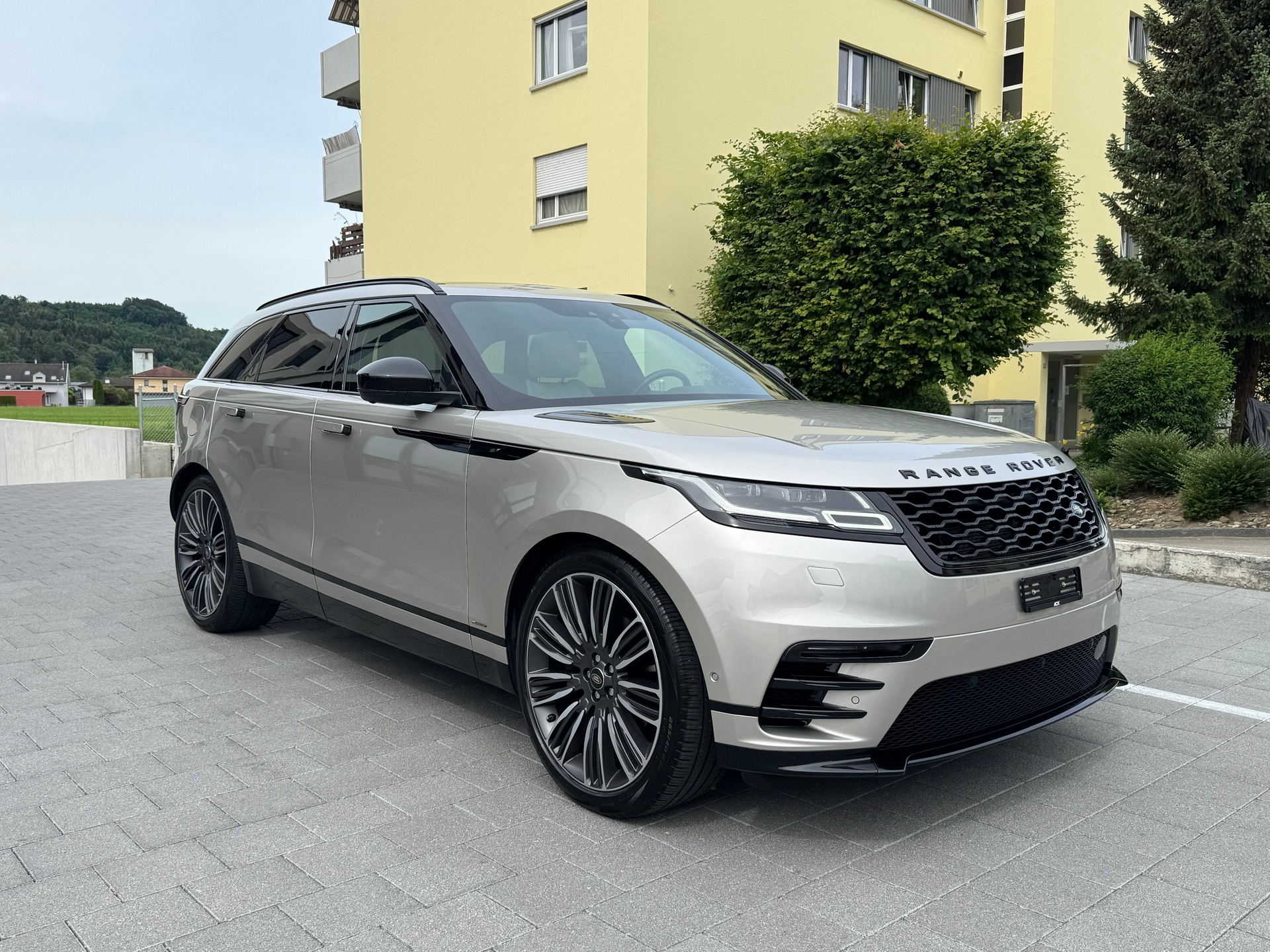LAND ROVER LAND ROVER Range Rover Velar P 300 R-Dynamic HSE *CH-Fahrzeug*Panorama*Head-Up-image-7