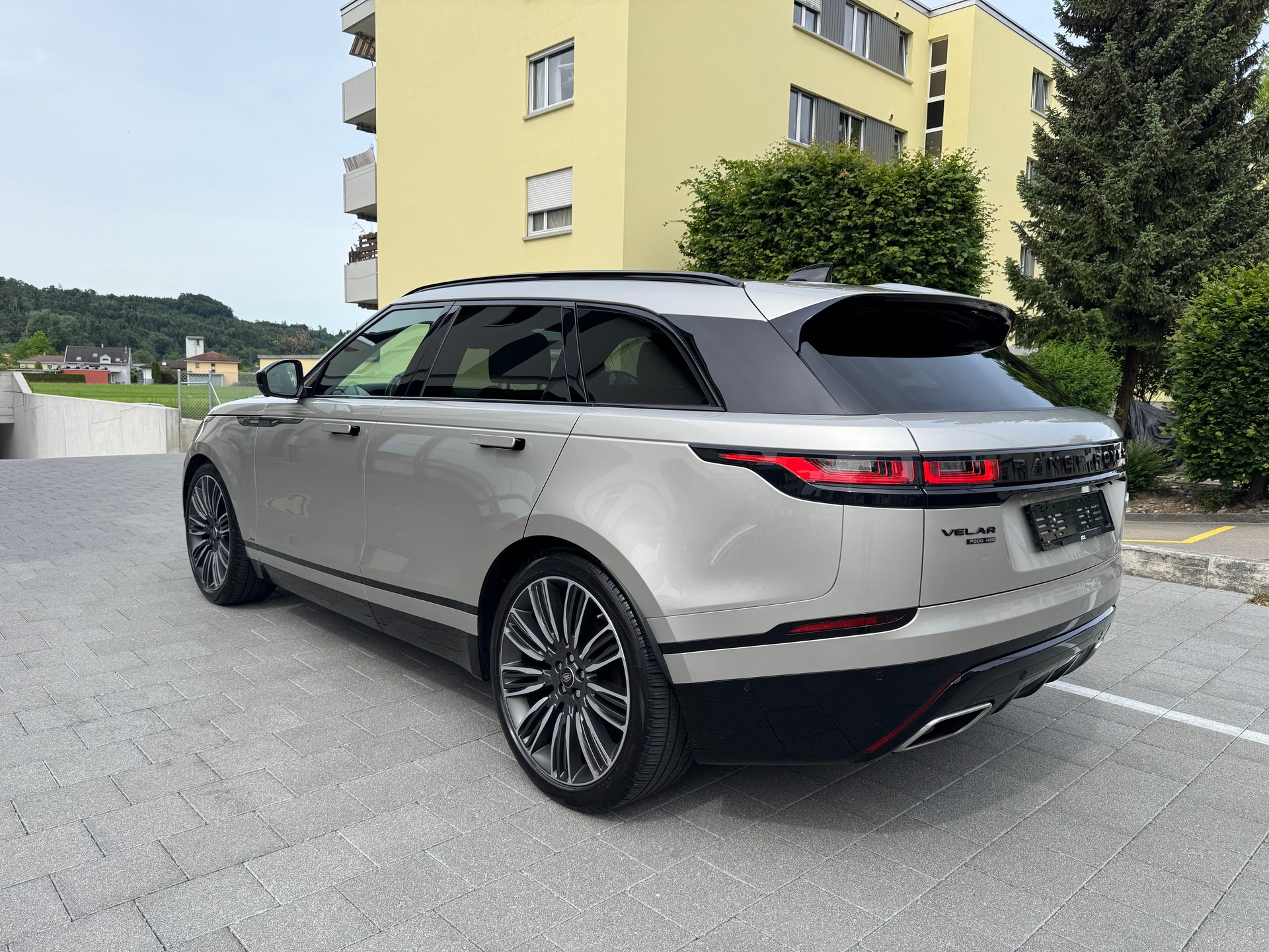 LAND ROVER LAND ROVER Range Rover Velar P 300 R-Dynamic HSE *CH-Auto*Panorama*Head-Up-showroom-element-2