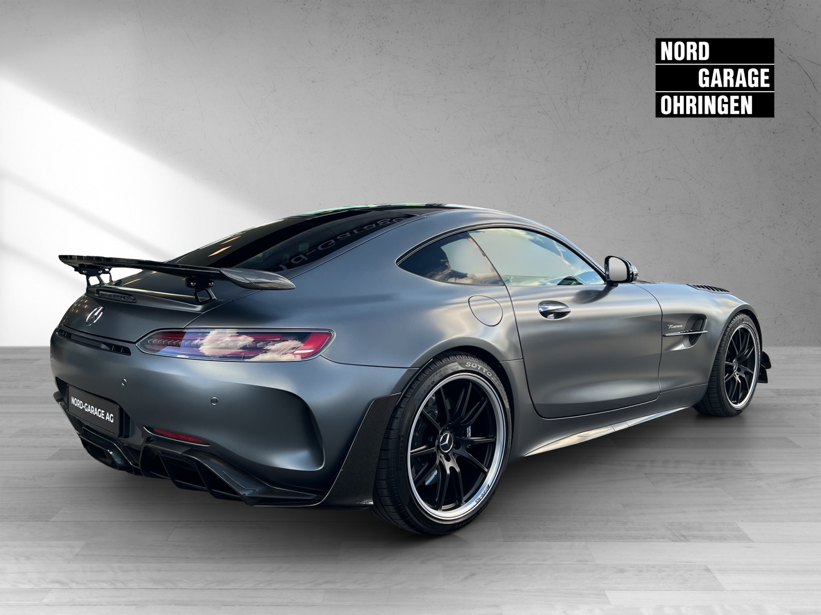 MERCEDES-BENZ AMG GT R Pro-image-4