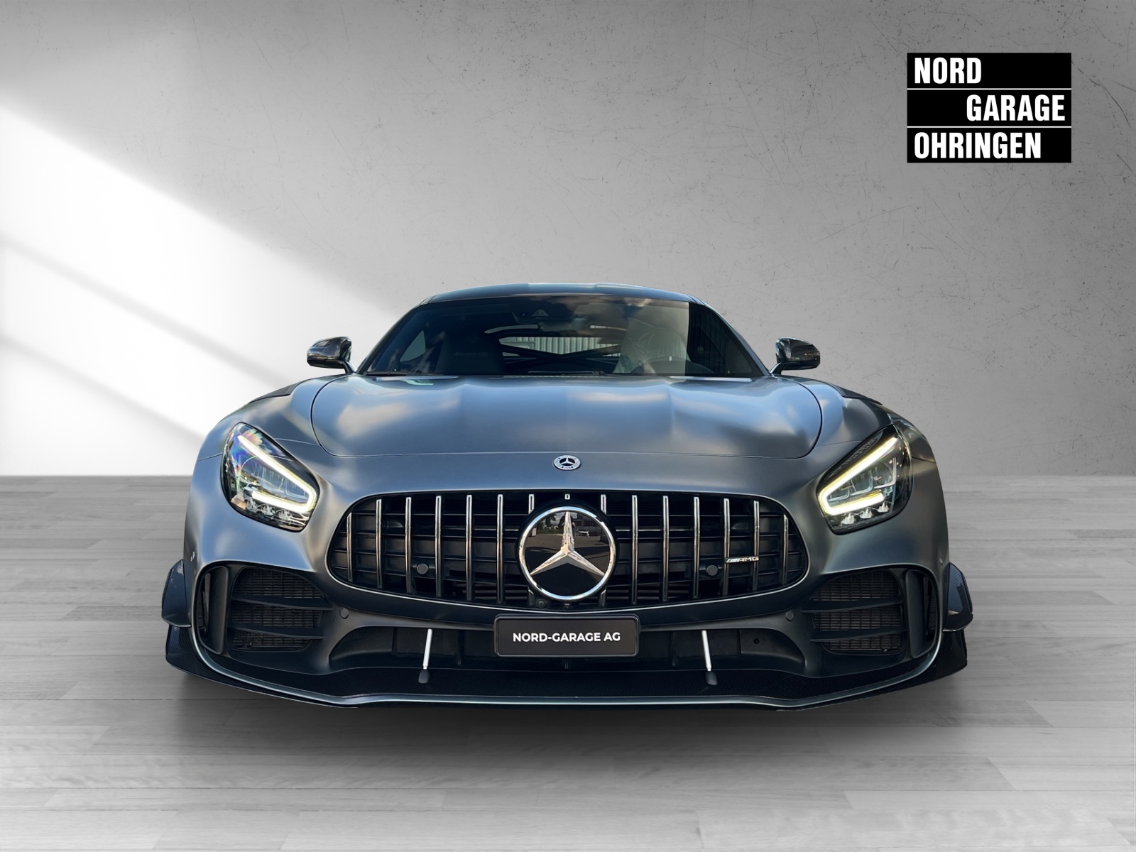 MERCEDES-BENZ AMG GT R Pro-showroom-element-1