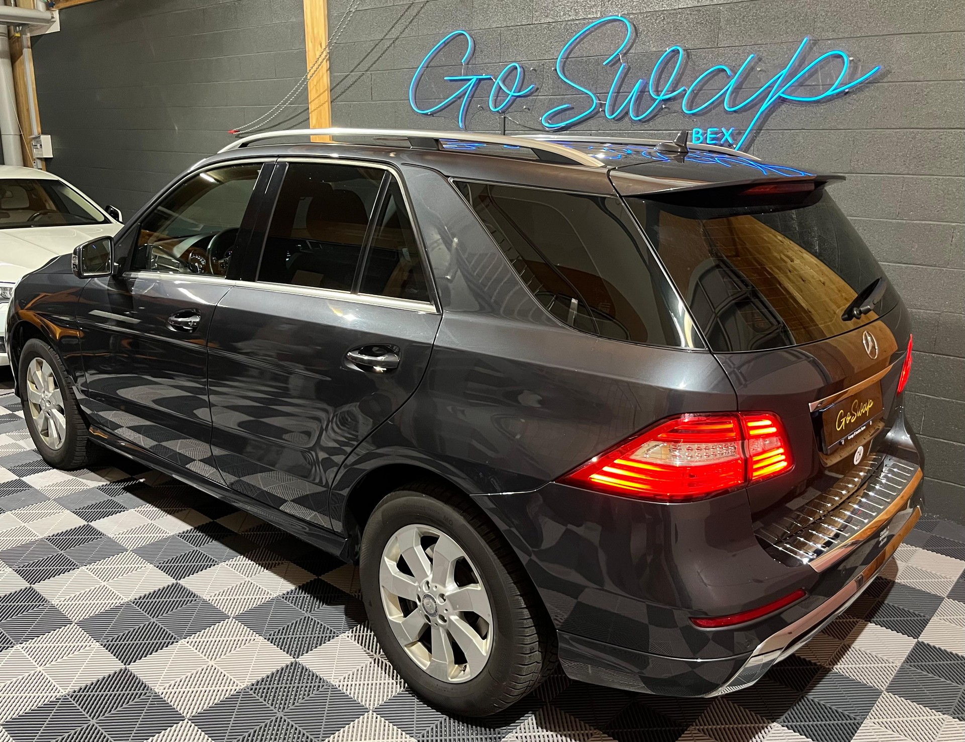 MERCEDES-BENZ ML 350 BlueTEC Executive 4Matic 7G-Tronic-image-8
