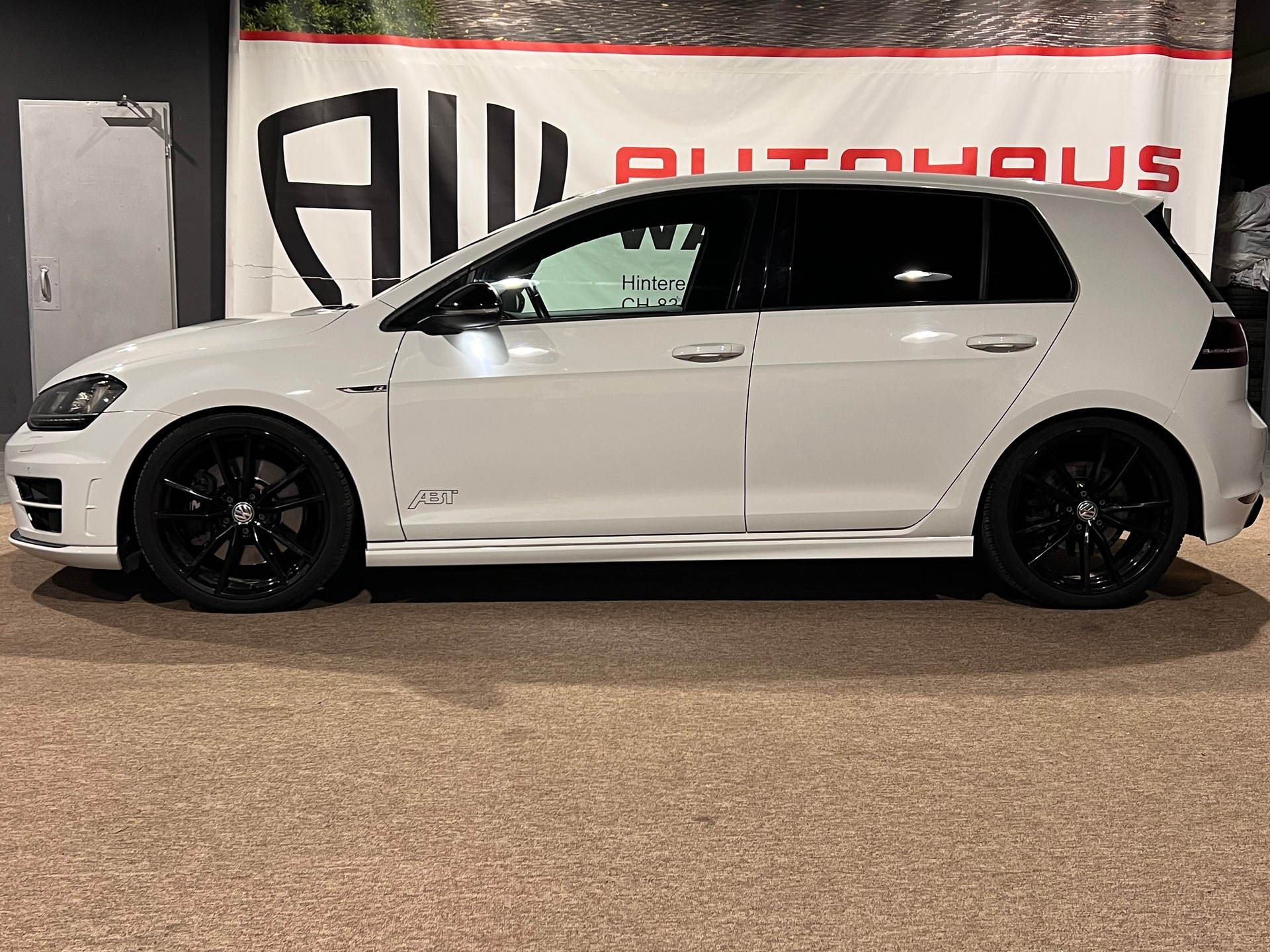 VW Golf 2.0 TSI R 4Motion-image-6