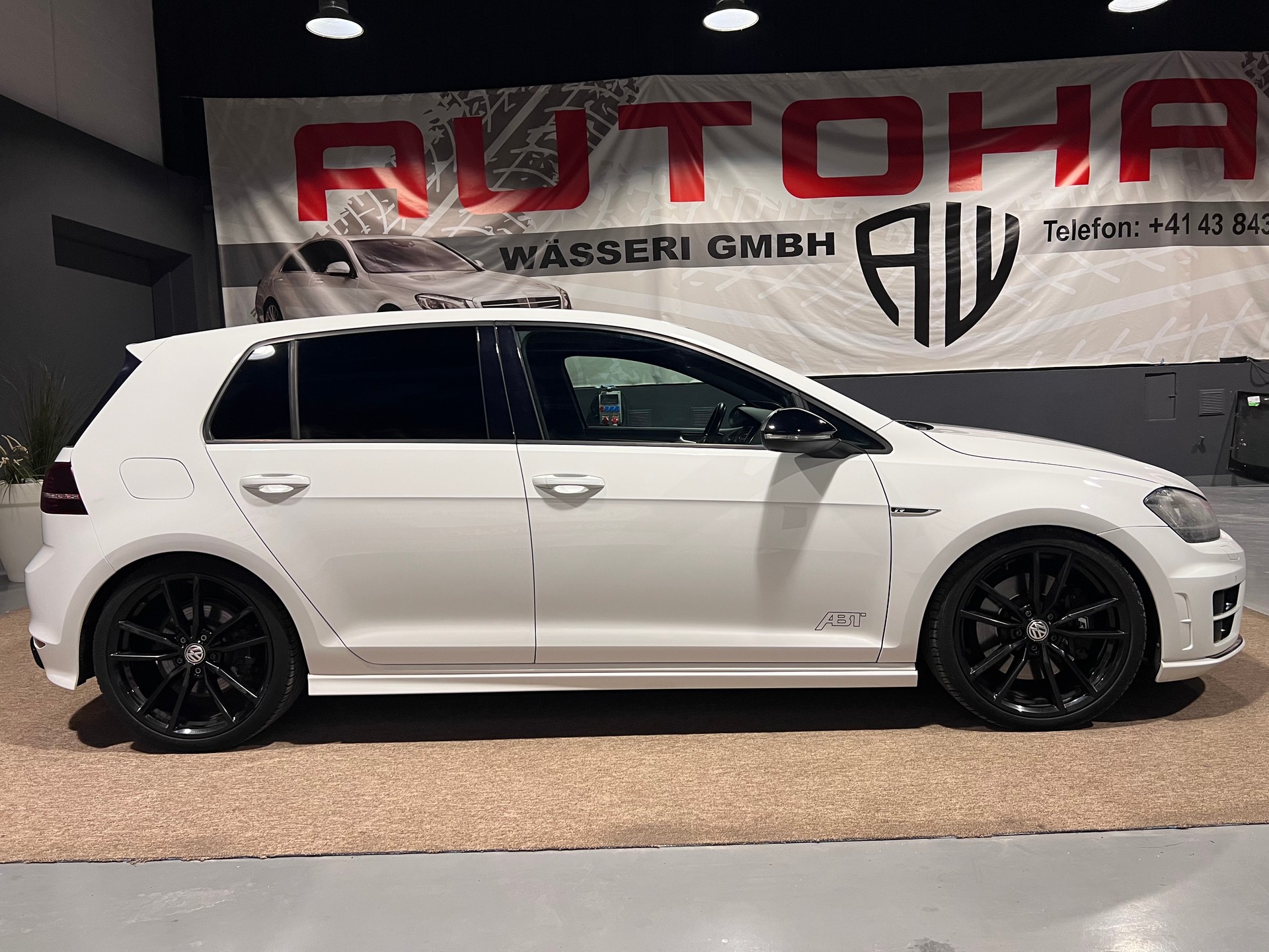VW Golf 2.0 TSI R 4Motion-showroom-element-1
