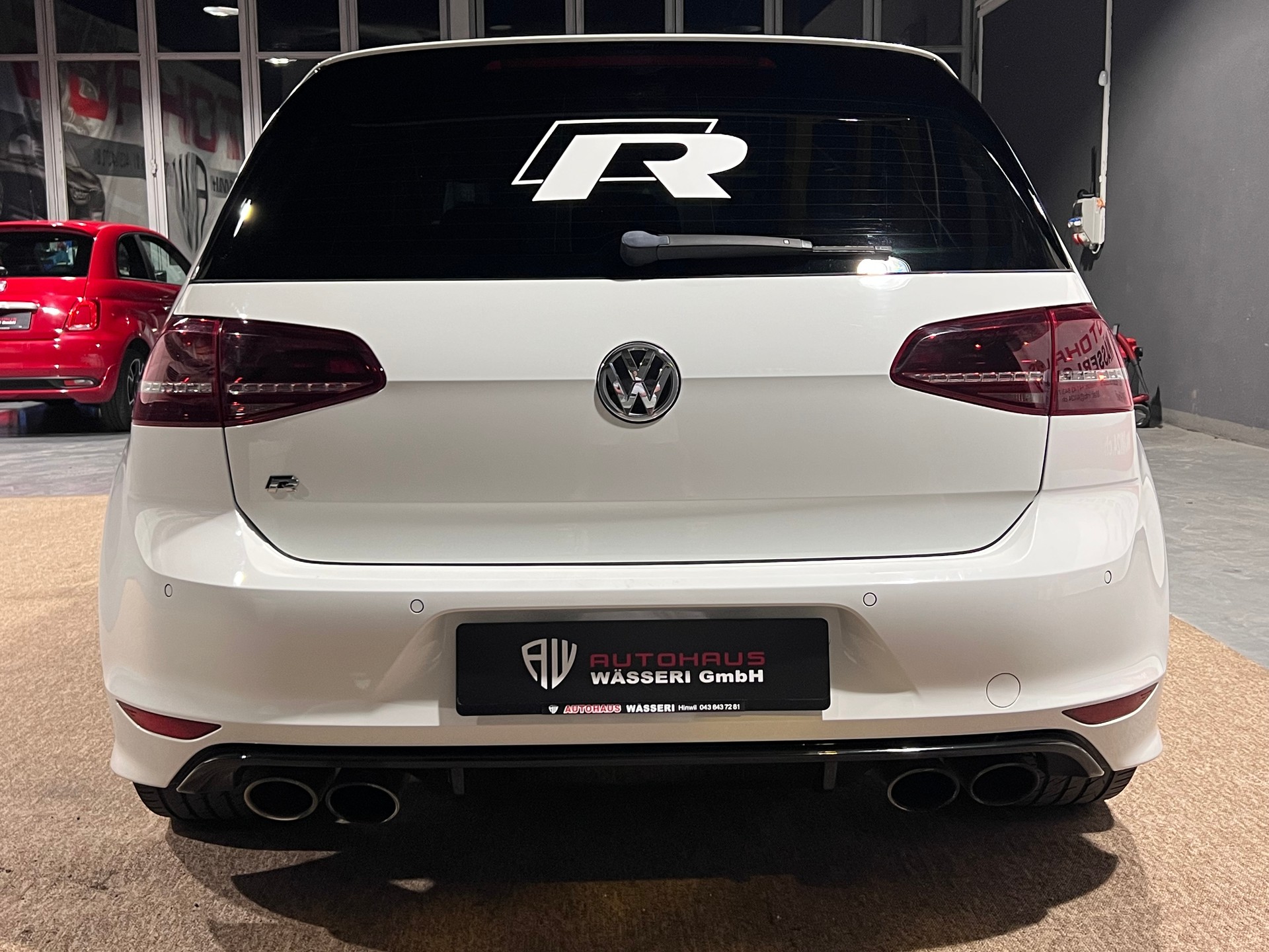 VW Golf 2.0 TSI R 4Motion-showroom-element-3