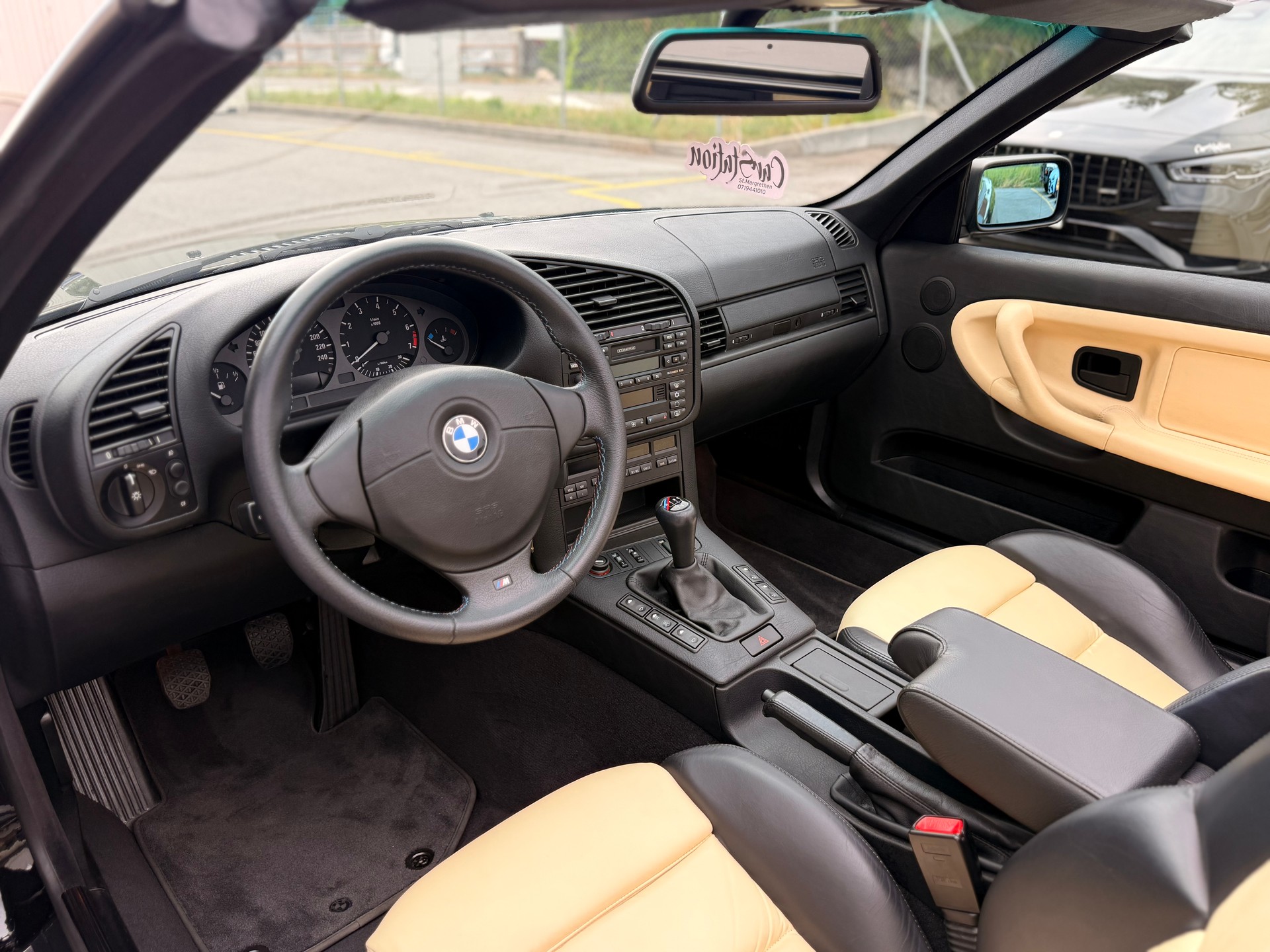 BMW 328i Cabrio Exclusiv-image-10