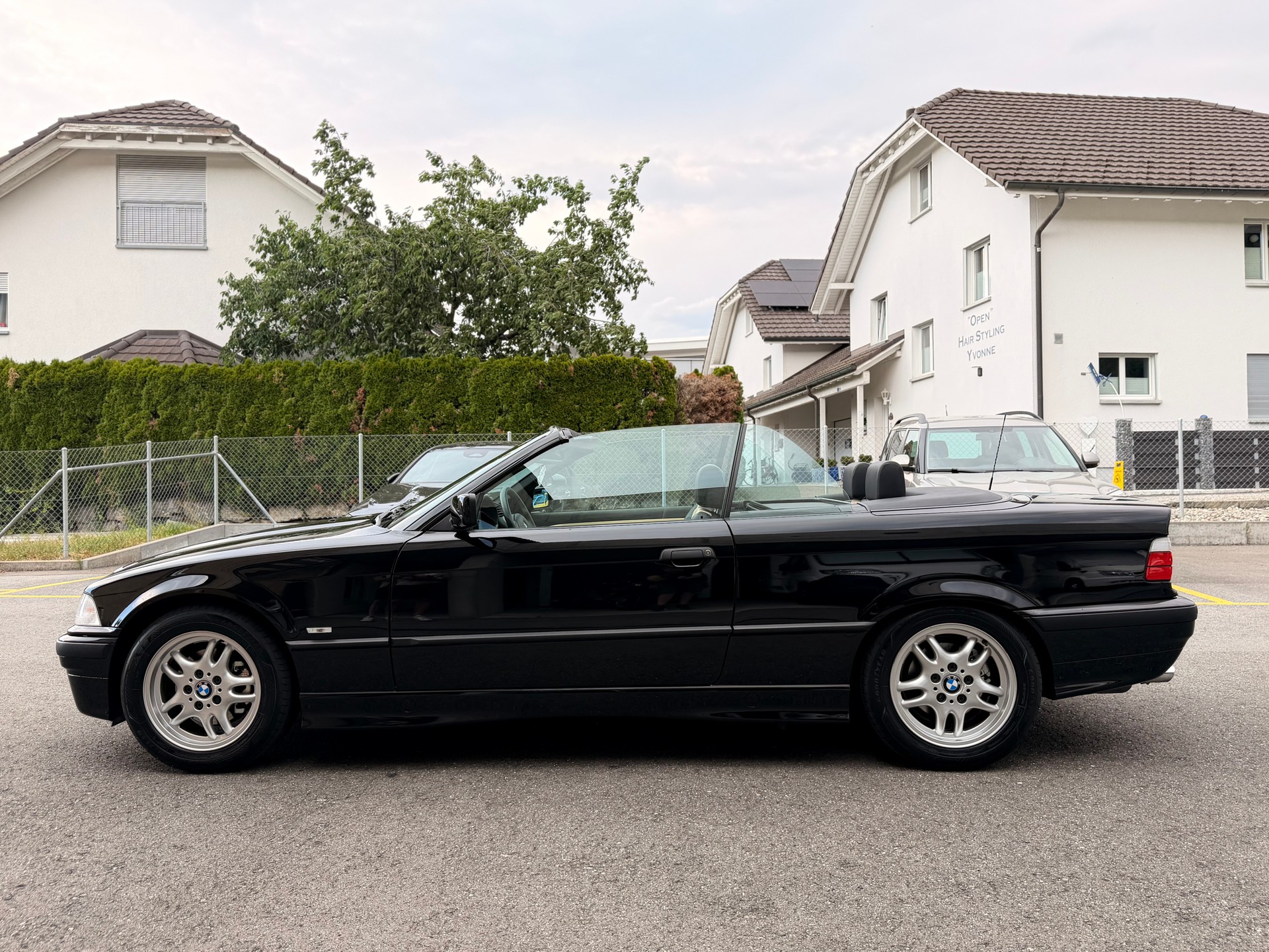 BMW 328i Cabrio Exclusiv-showroom-element-1