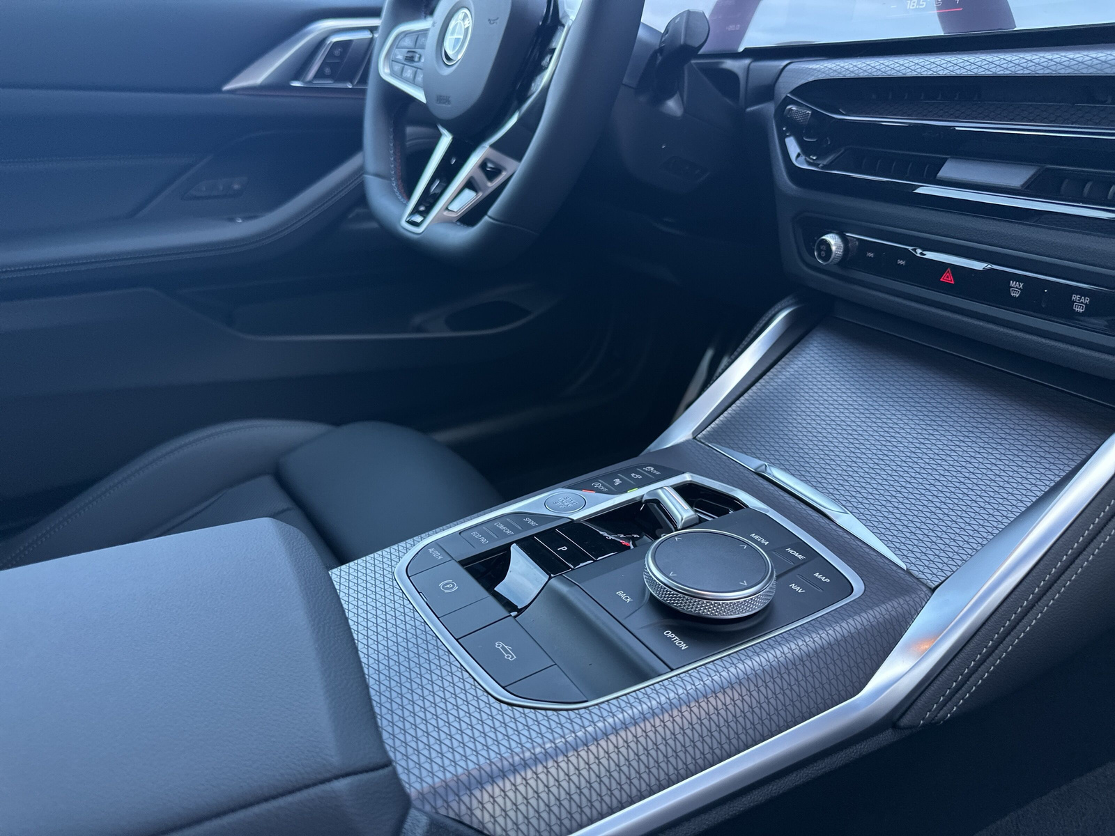 BMW M440i xDrive 48V Cabriolet Steptronic-image-14