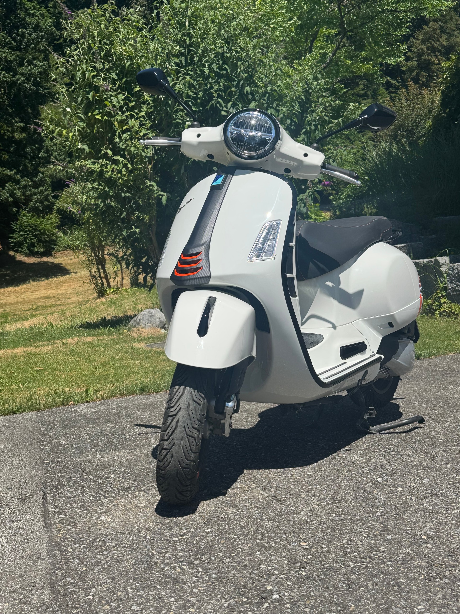 PIAGGIO Vespa GTS 300 Super Sport ABS-image-1