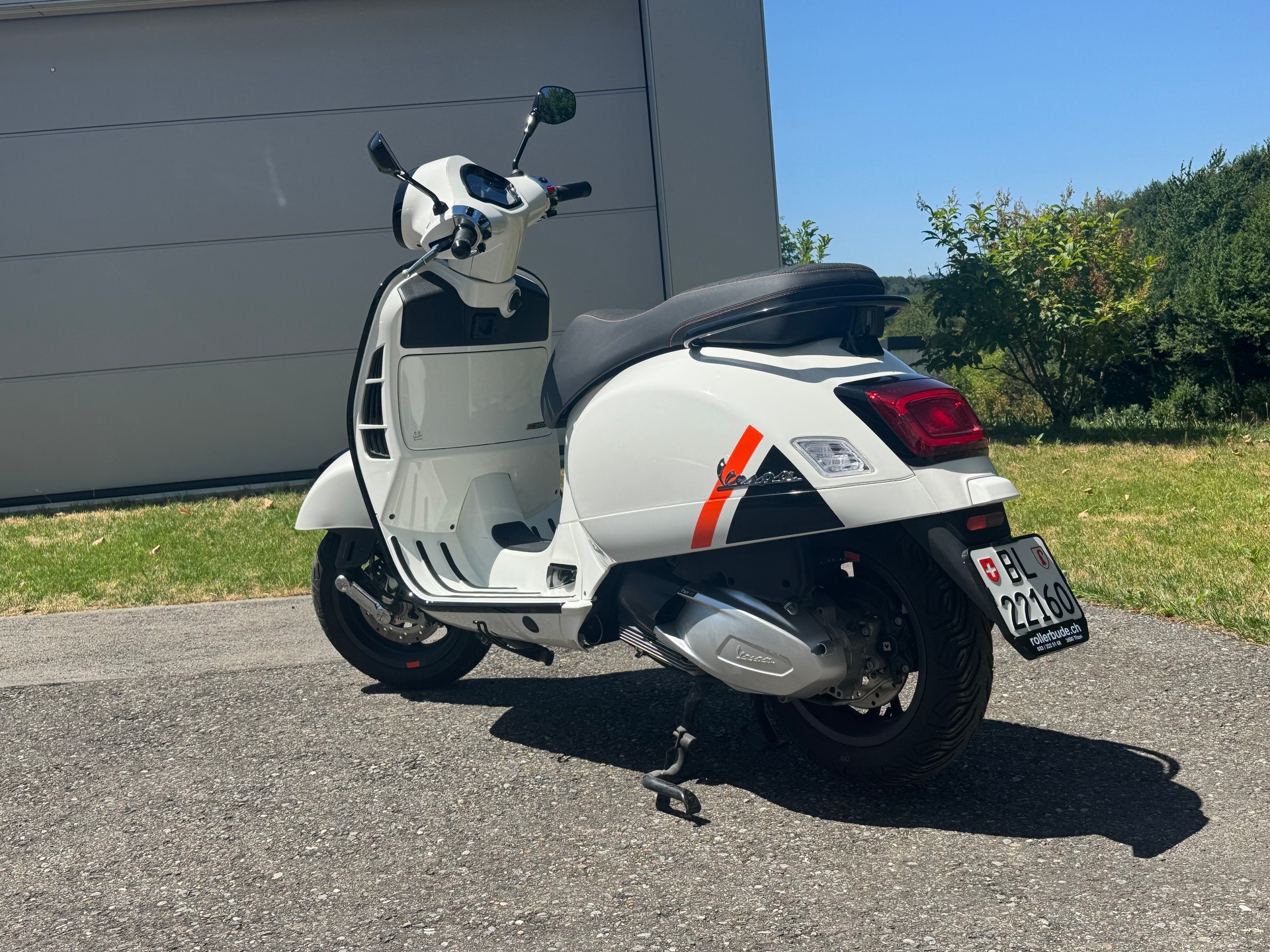 PIAGGIO Vespa GTS 300 Super Sport ABS-image-2