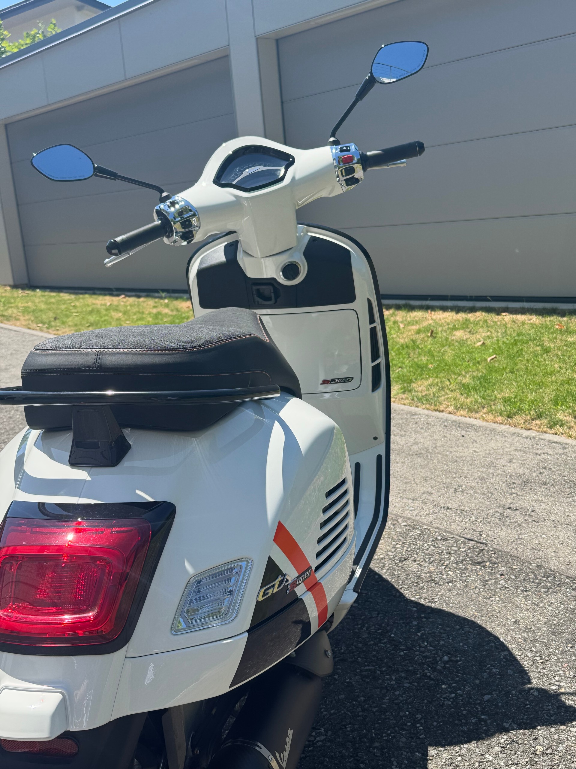 PIAGGIO Vespa GTS 300 Super Sport ABS-image-4