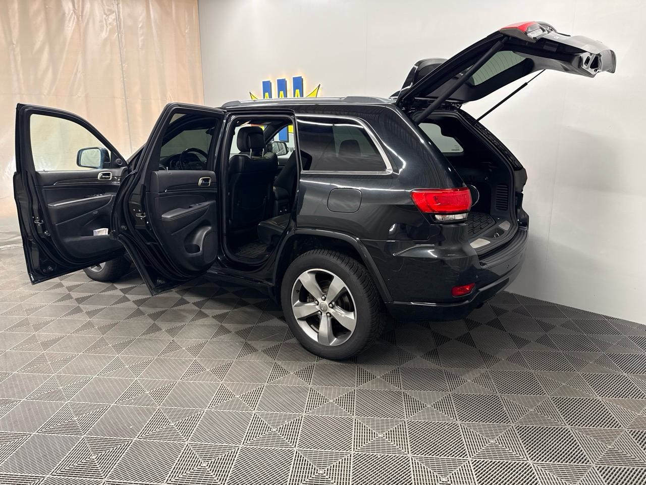 JEEP Grand Cherokee 3.0 CRD Overland Automatic-image-12