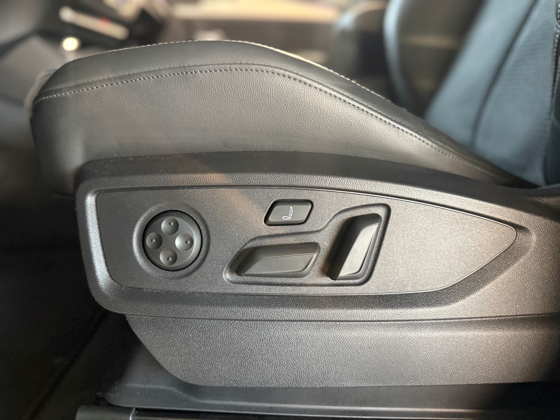 AUDI Q5 Sportback 40 TFSI S line quattro S-tronic-image-4