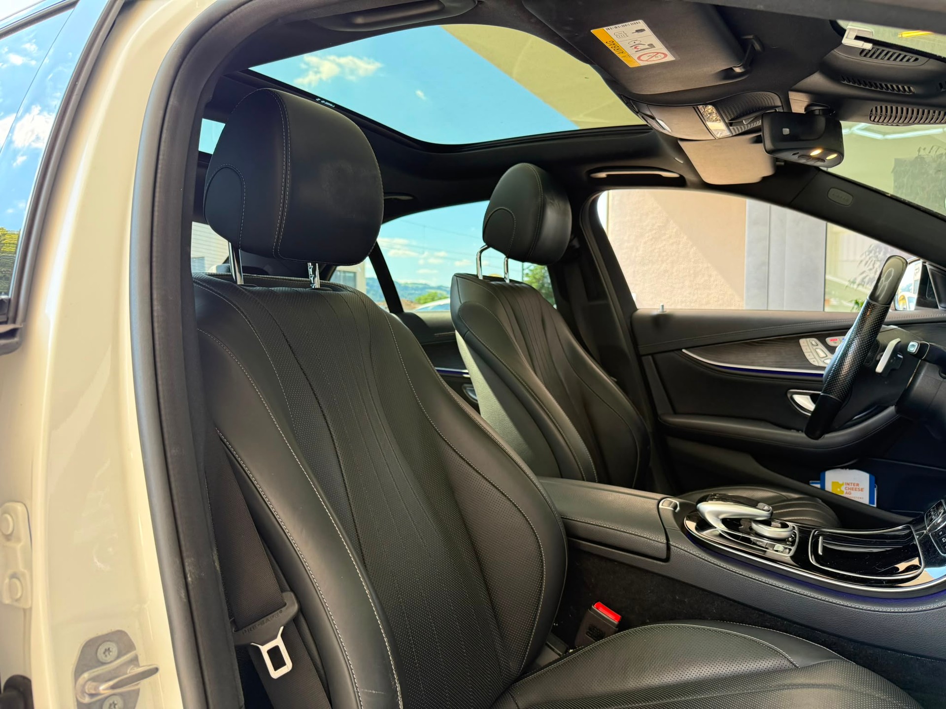 MERCEDES-BENZ E 400 AMG Line *Pano-Dach* *Burmester Surround Sound* *360 Kamera* *CH-Fahrzeug*4Matic 9G-Tronic-image-18