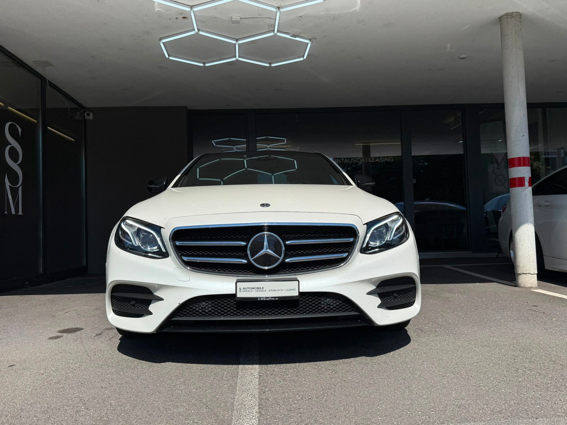 MERCEDES-BENZ E 400 AMG Line *Pano-Dach* *Burmester Surround Sound* *360 Kamera* *CH-Fahrzeug*4Matic 9G-Tronic-showroom-element-1