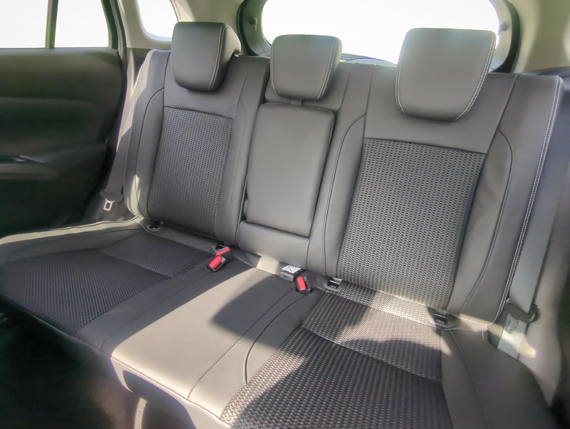 SUZUKI S-Cross 1.4 T Compact Top Hybrid 4x4-image-10