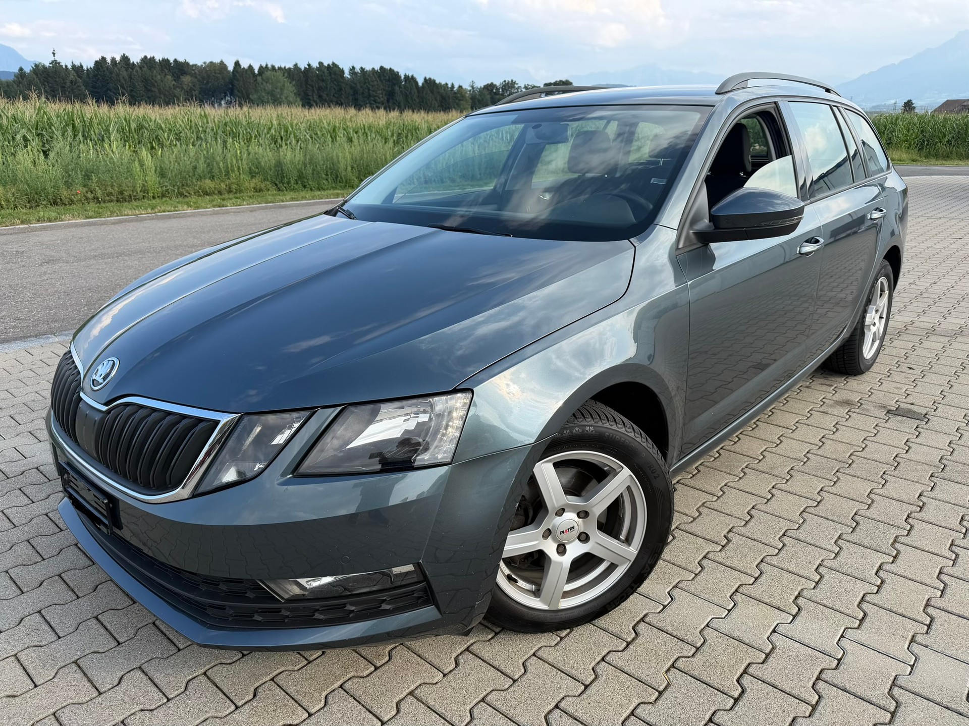 SKODA Octavia Combi 2.0 TDI Ambition DSG-image-1