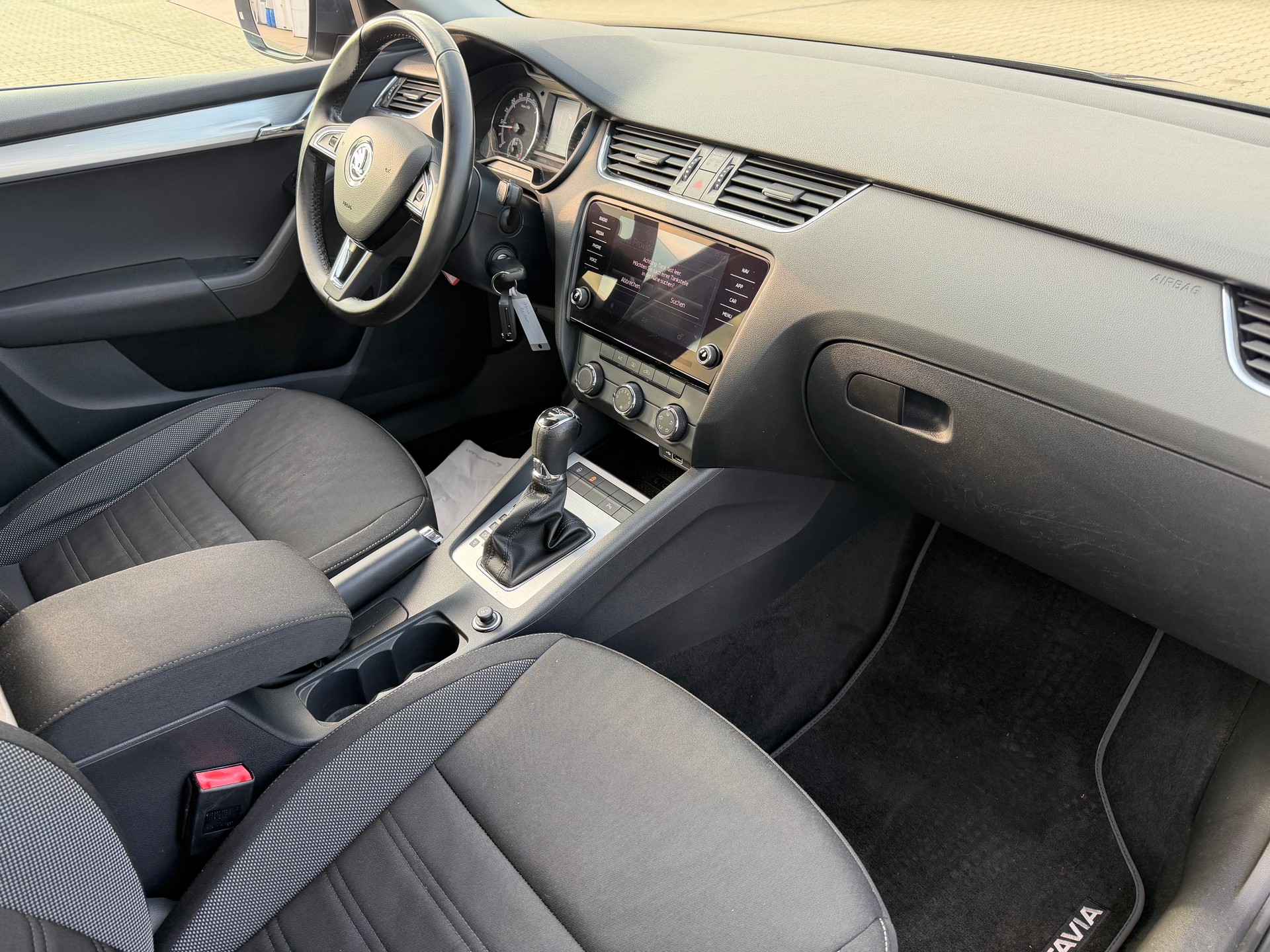 SKODA Octavia Combi 2.0 TDI Ambition DSG-image-4