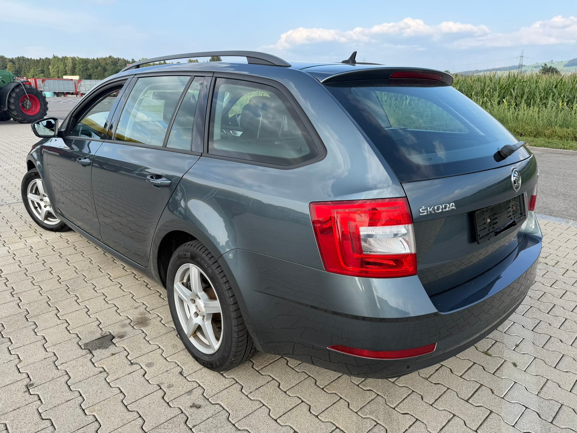 SKODA Octavia Combi 2.0 TDI Ambition DSG-image-3