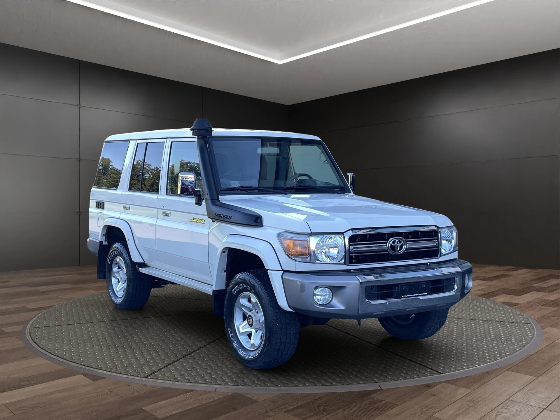 TOYOTA Land Cruiser 4.2 Diesel-showroom-element-1
