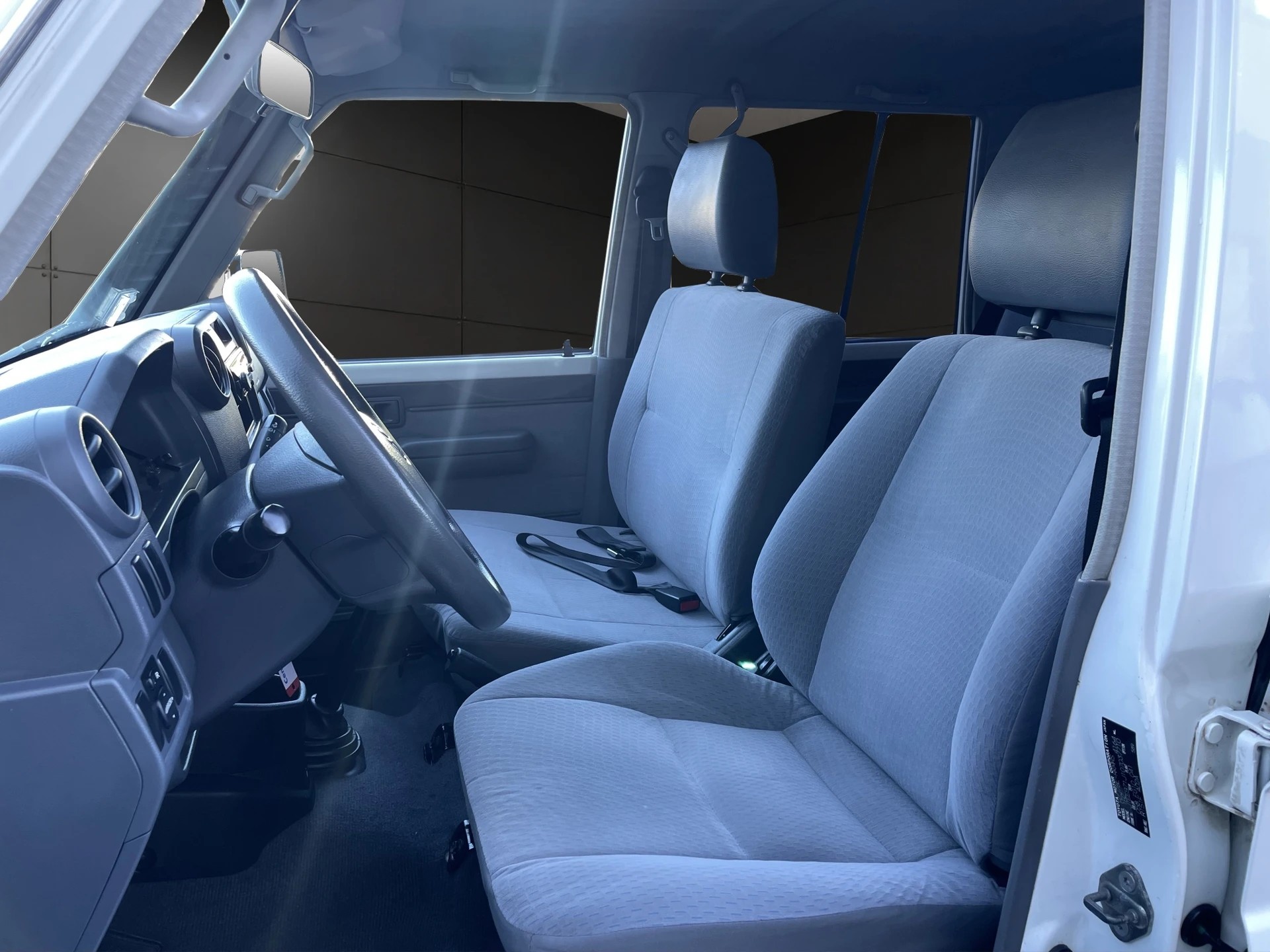 TOYOTA Land Cruiser 4.2 Diesel-showroom-element-3