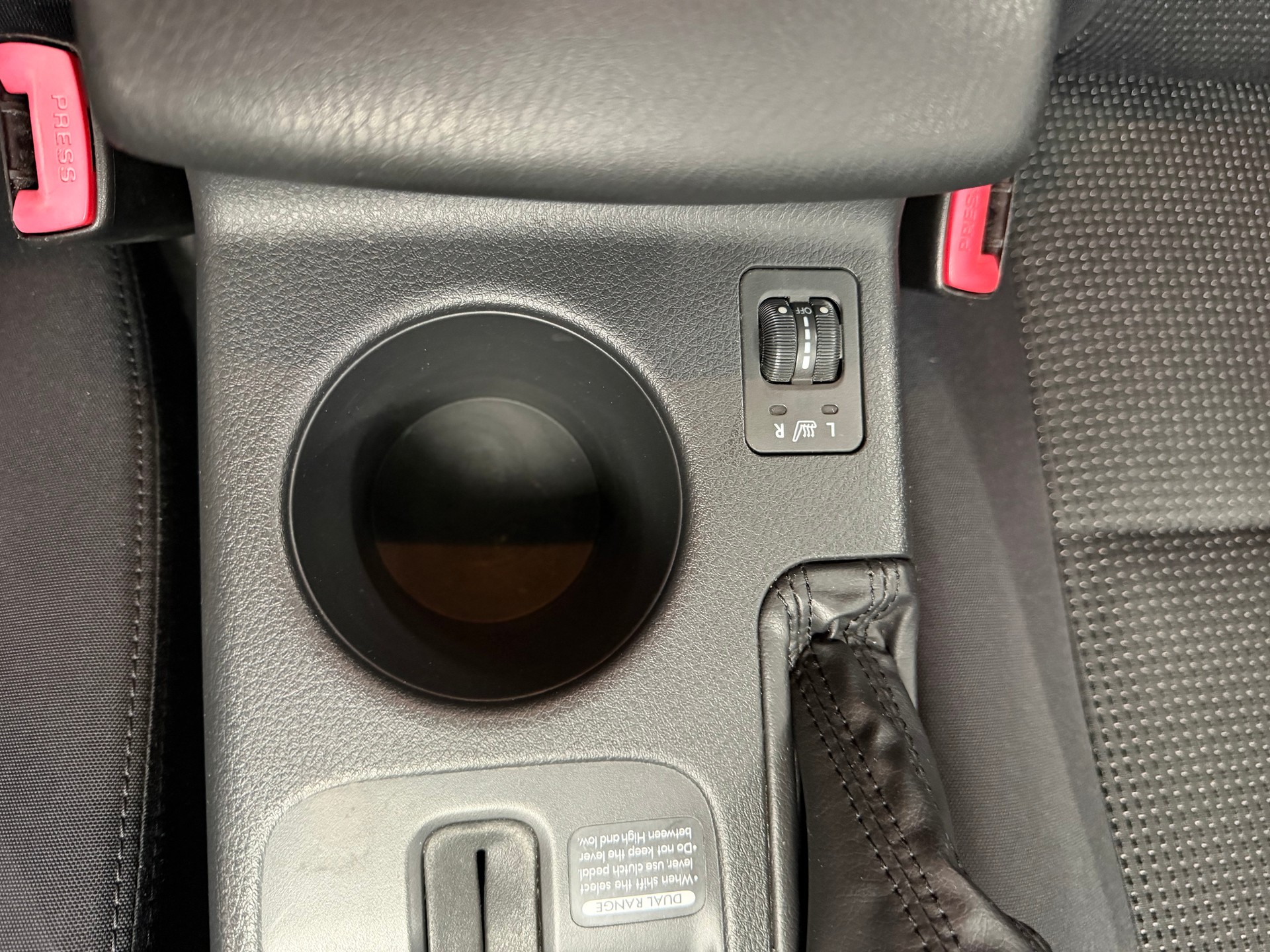 SUBARU Legacy 2.0R AWD Swiss-image-15