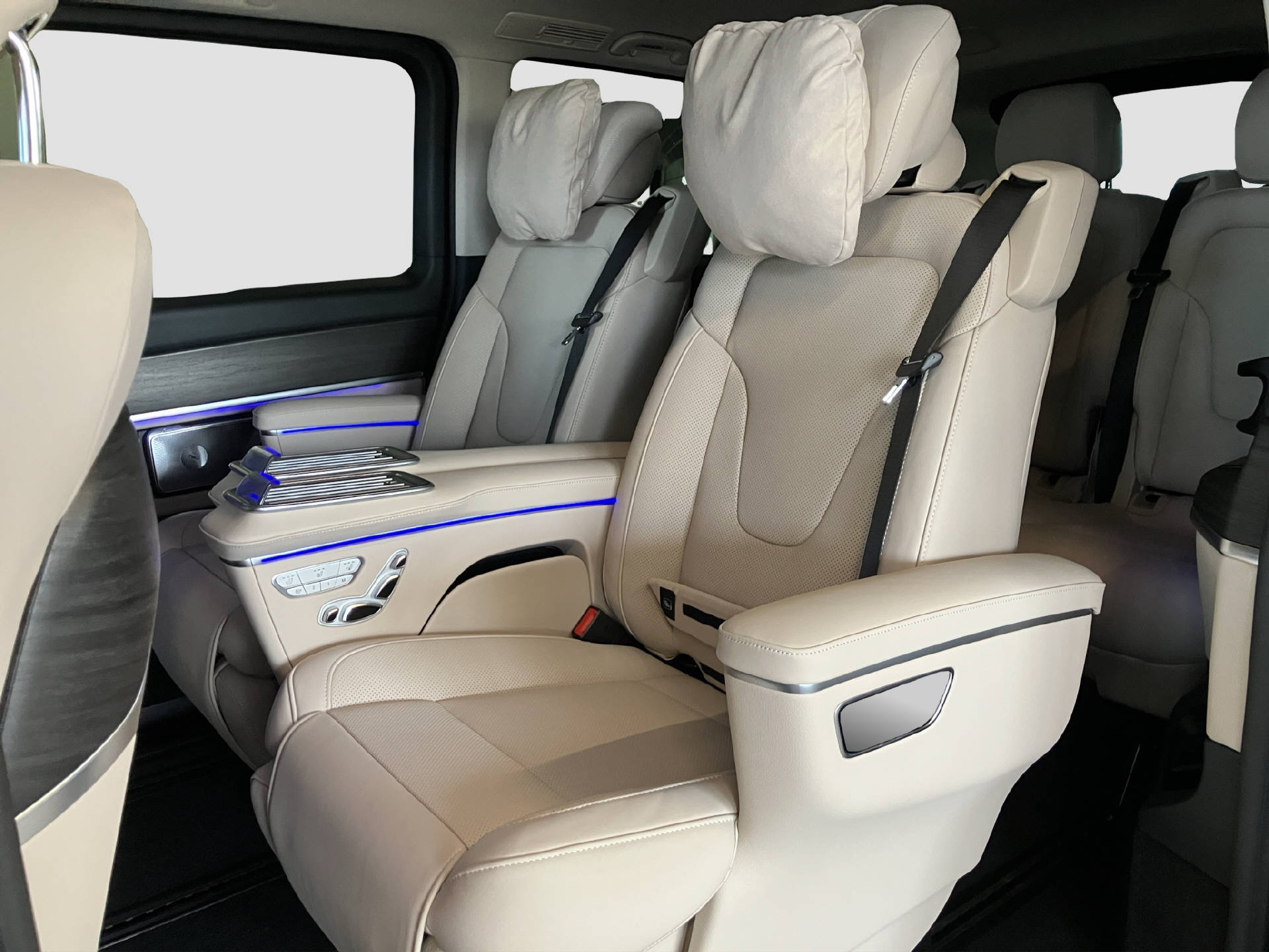 MERCEDES-BENZ V 300 d Exclusive extra lang Swiss Edit.-image-13