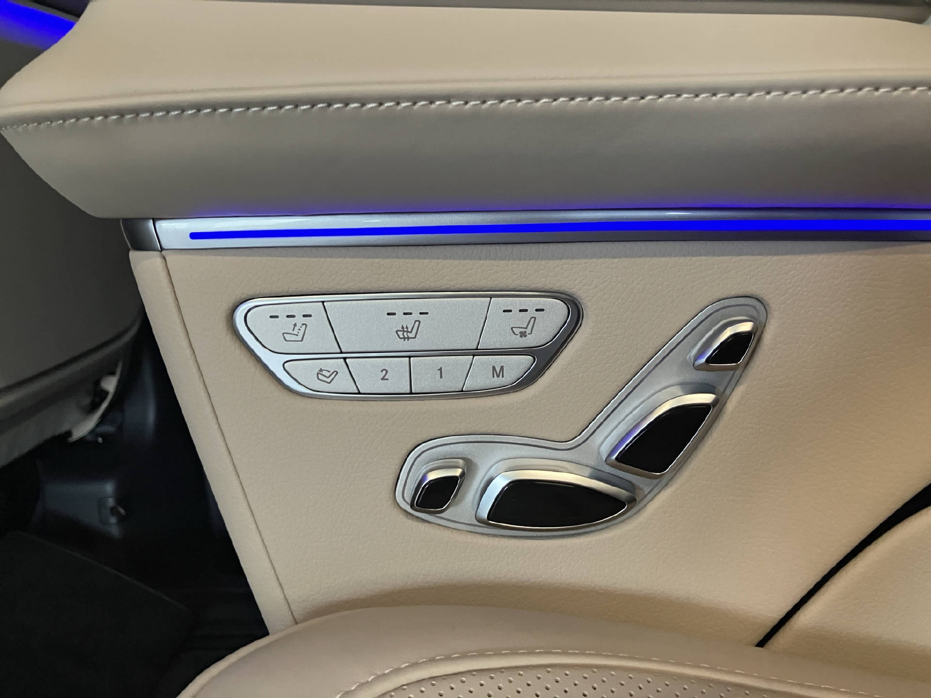 MERCEDES-BENZ V 300 d Exclusive extra lang Swiss Edit.-image-17