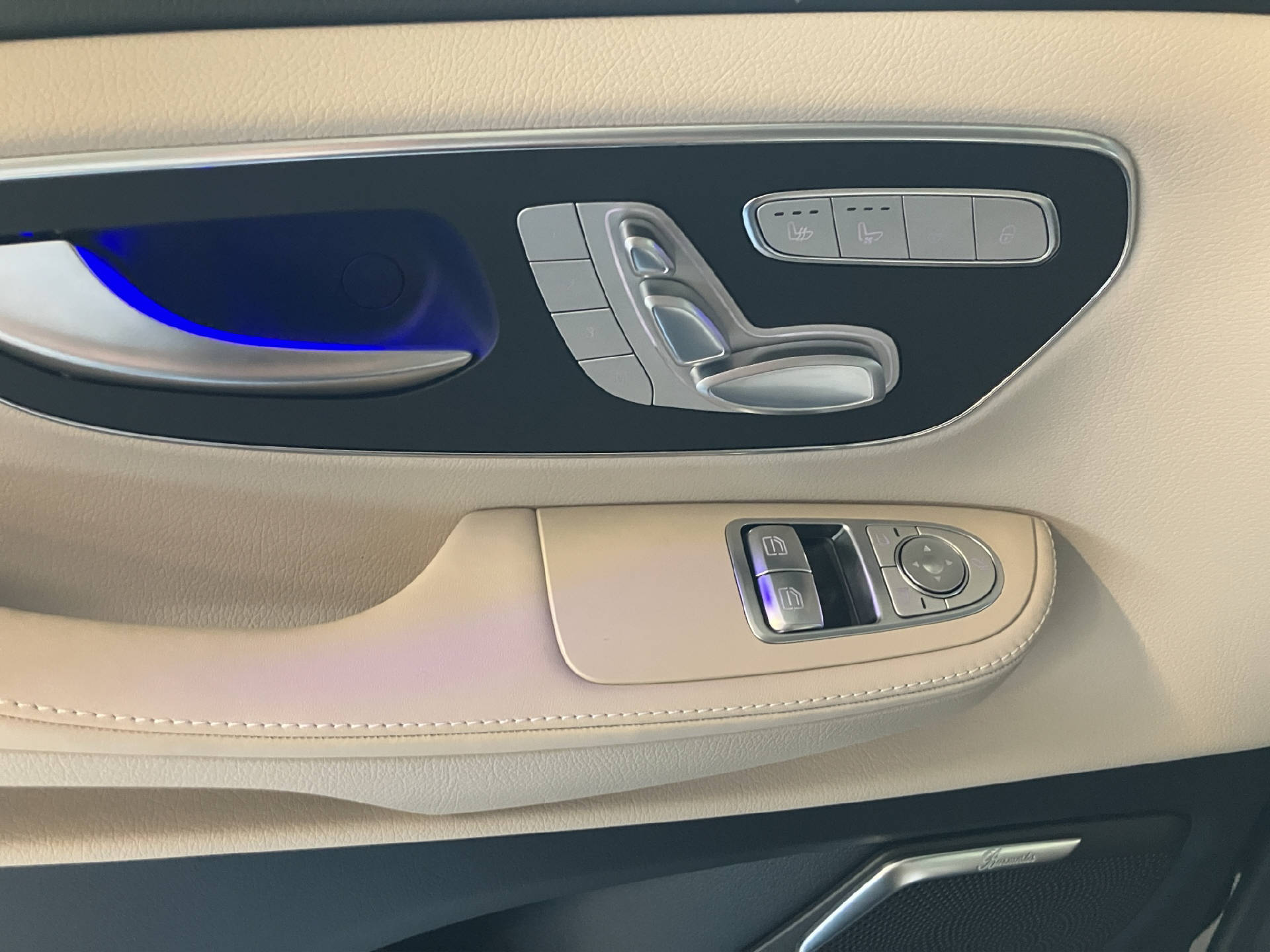 MERCEDES-BENZ V 300 d Exclusive extra lang Swiss Edit.-image-12