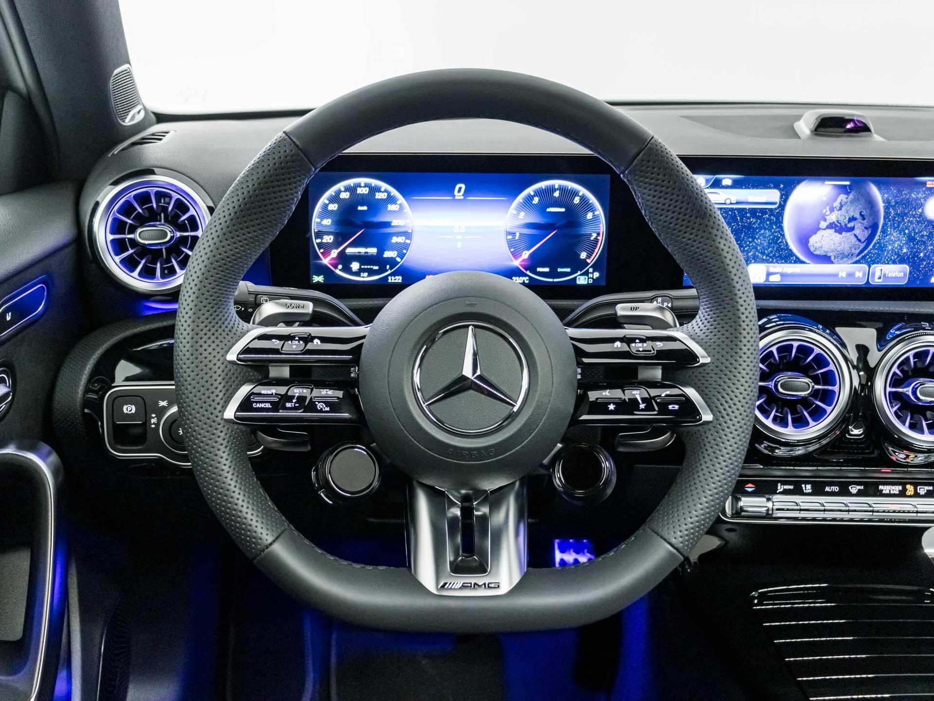 MERCEDES-BENZ A 35 AMG 4MATIC-image-11