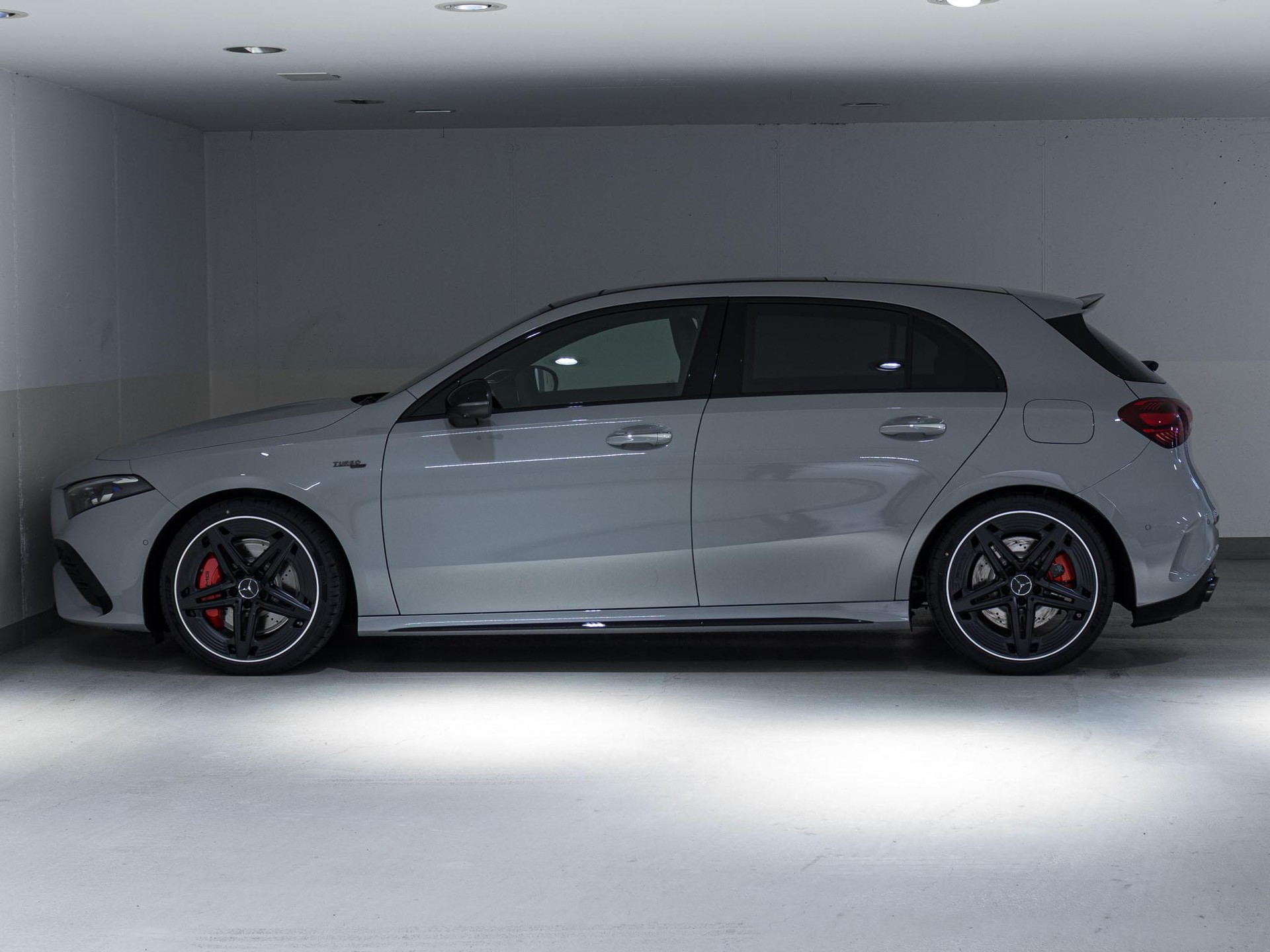 MERCEDES-BENZ A 35 AMG 4MATIC-image-4