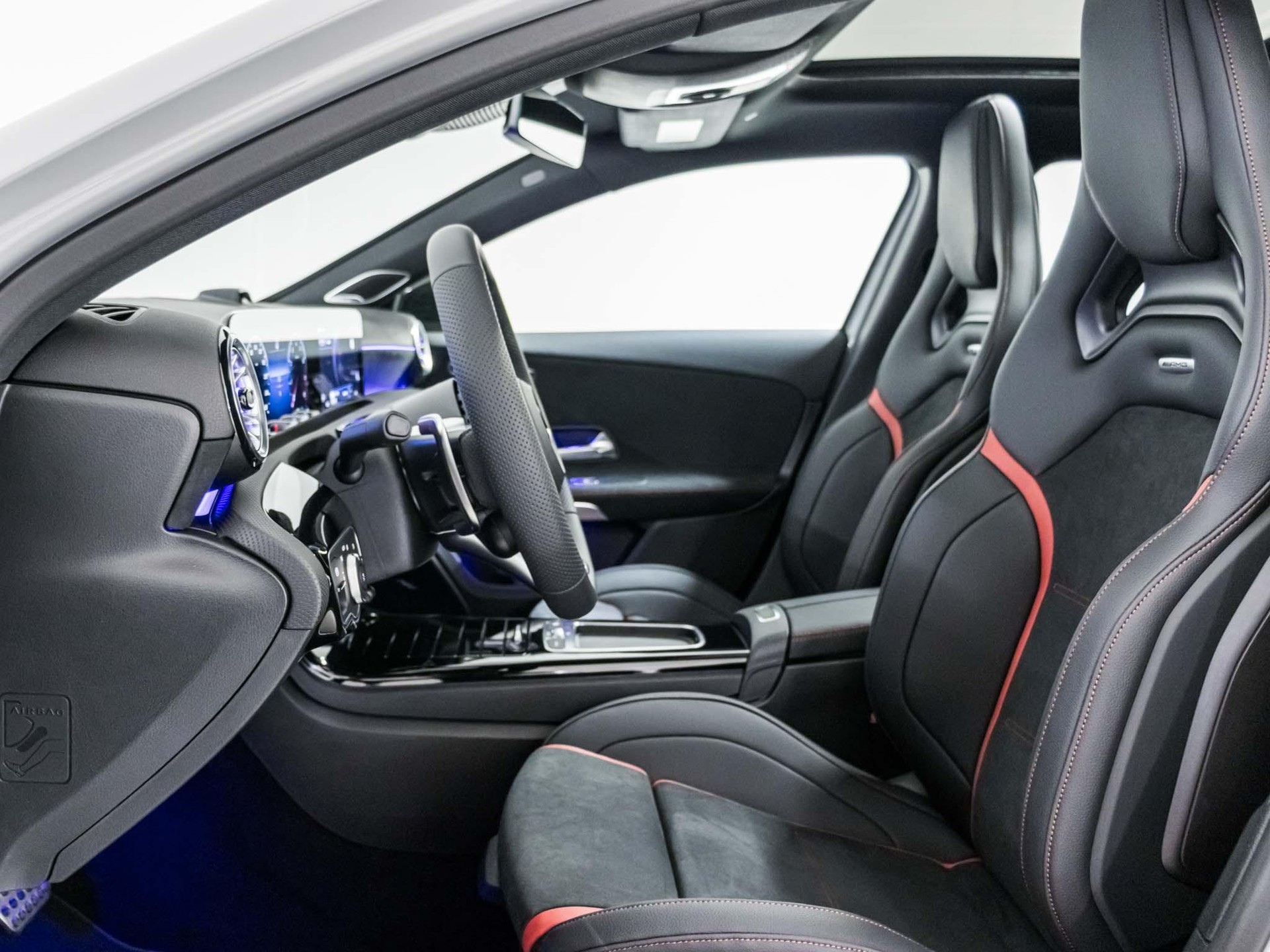 MERCEDES-BENZ A 35 AMG 4MATIC-image-6