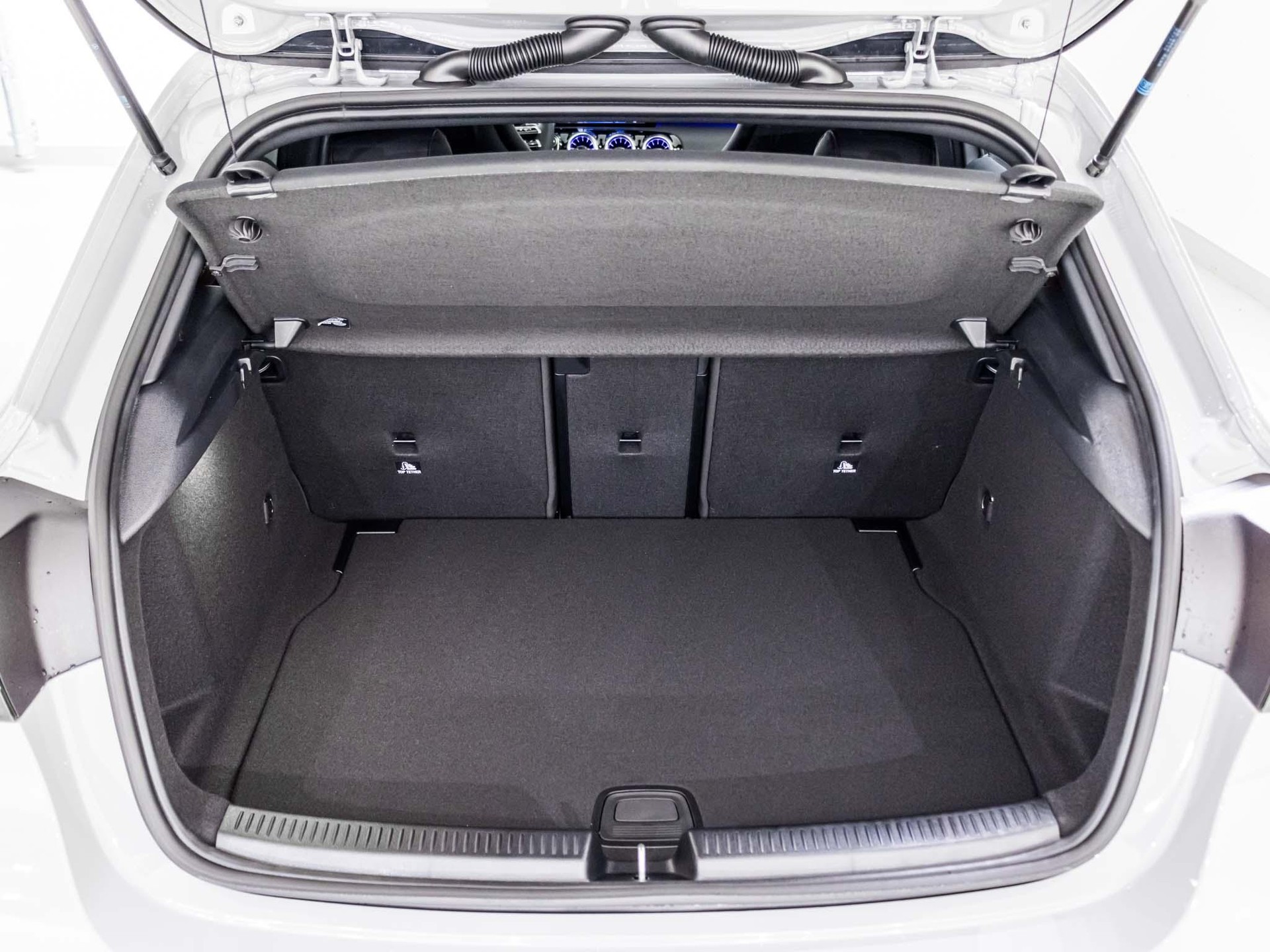 MERCEDES-BENZ A 35 AMG 4MATIC-image-13