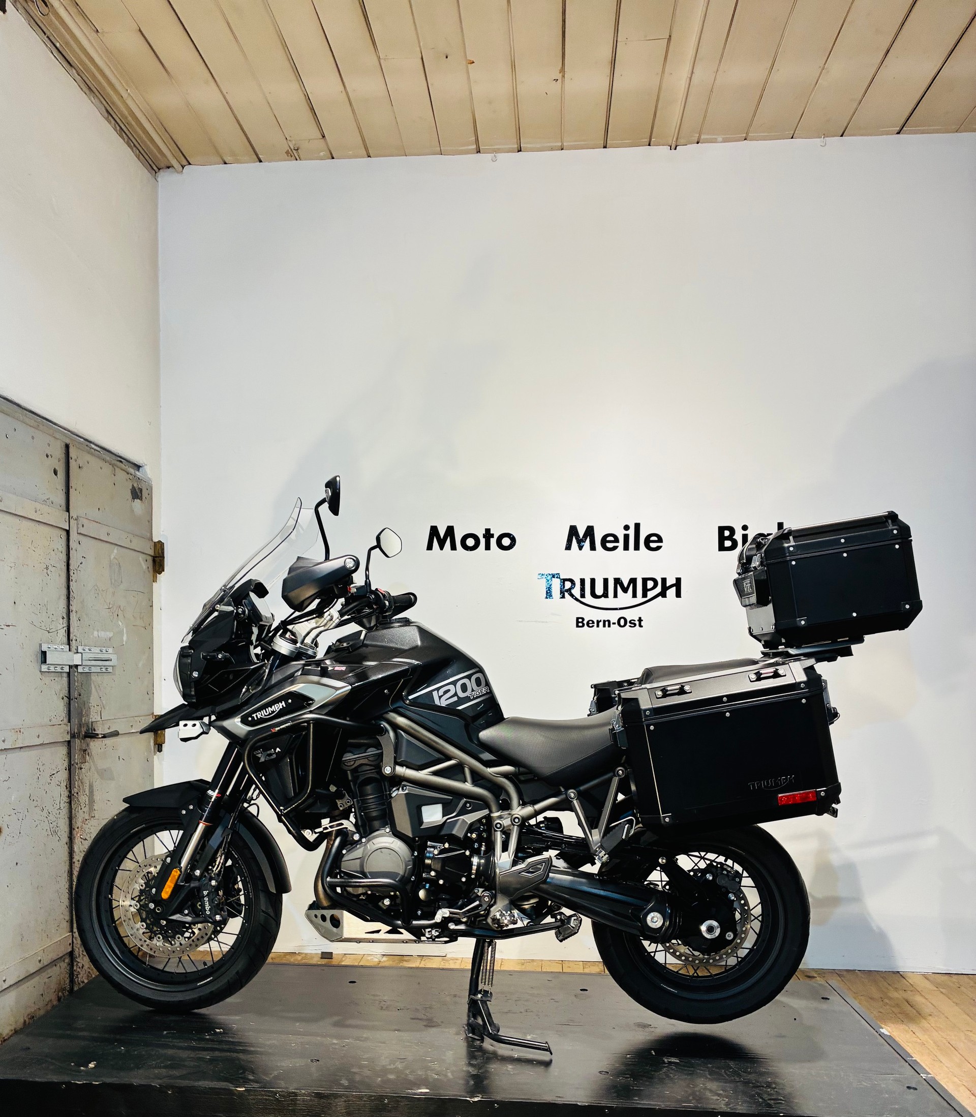TRIUMPH Tiger 1200 XCa ABS-showroom-element-1