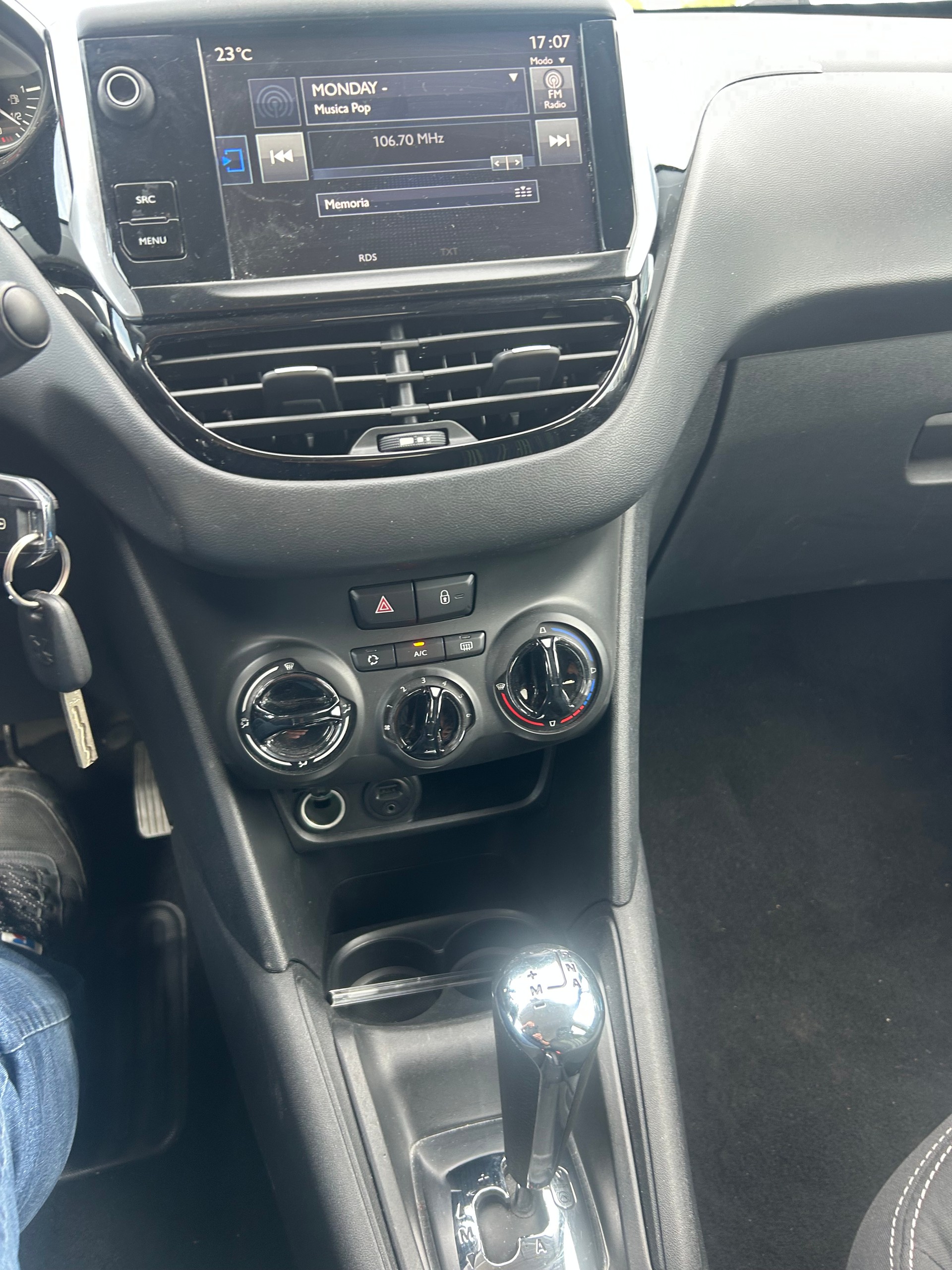PEUGEOT 208 1.2 e-VTI Style EGS5-showroom-element-2