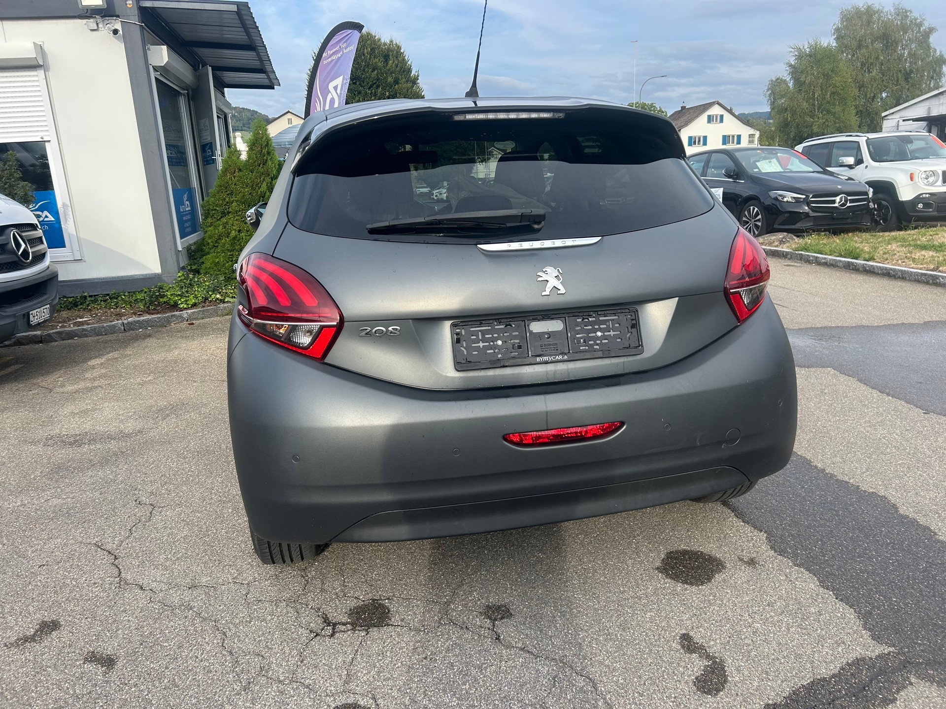 PEUGEOT 208 1.2 e-VTI Style EGS5-image-8