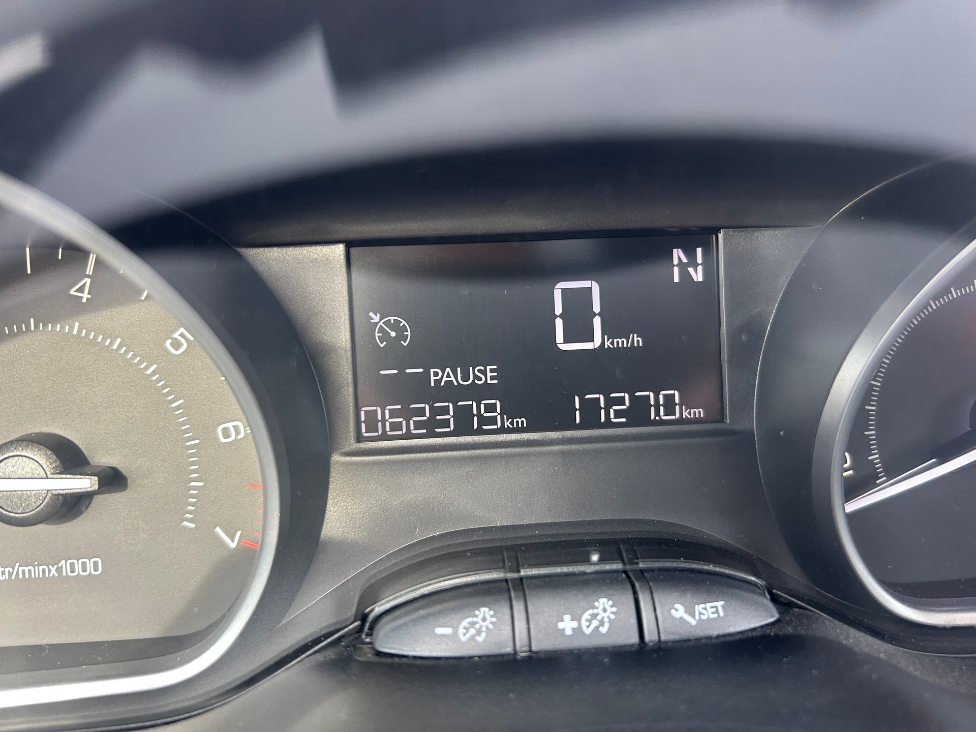 PEUGEOT 208 1.2 e-VTI Style EGS5-showroom-element-1