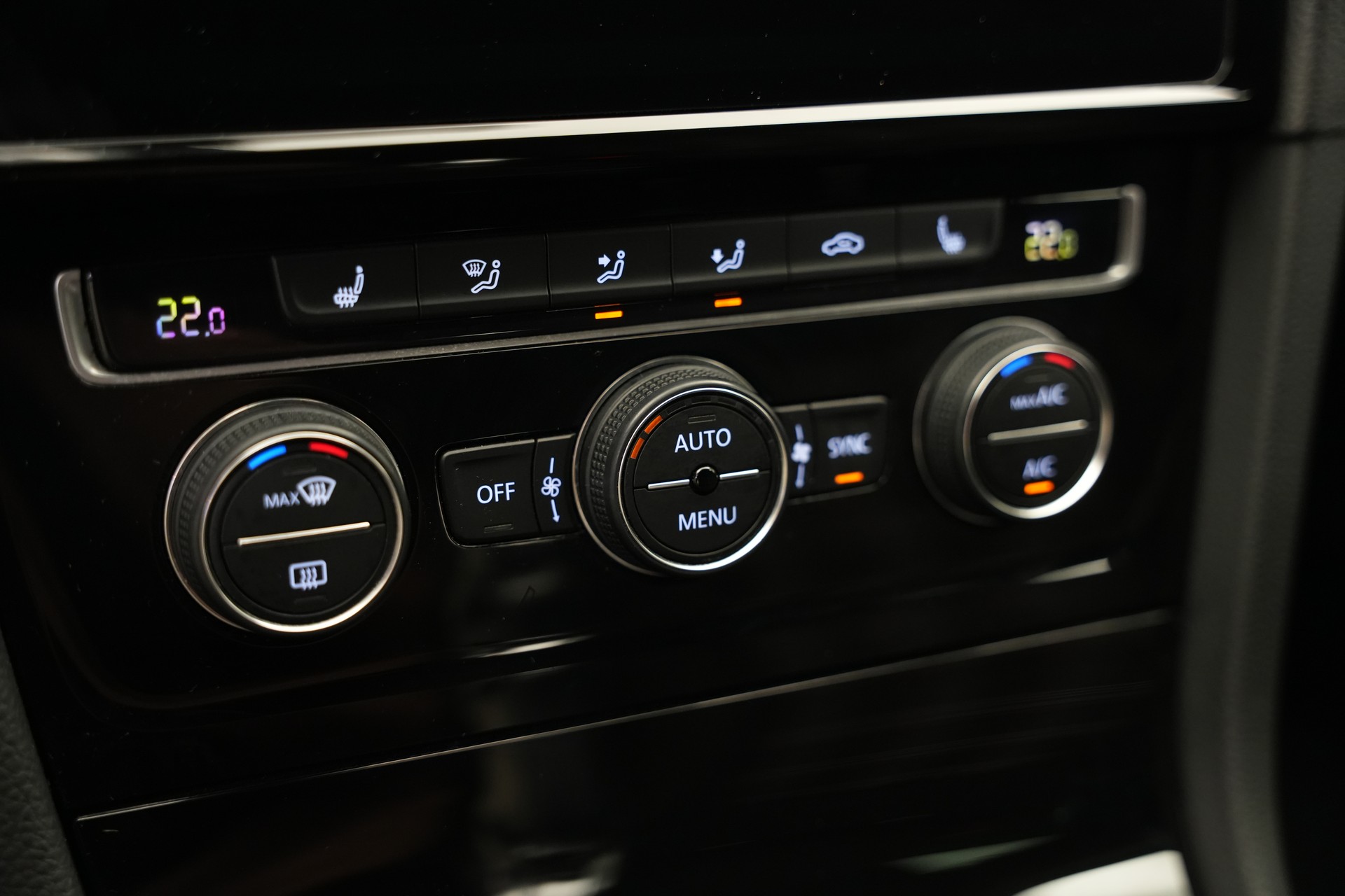 VW Golf 2.0 TSI GTI DSG *CH-Fahrzeug*-image-28